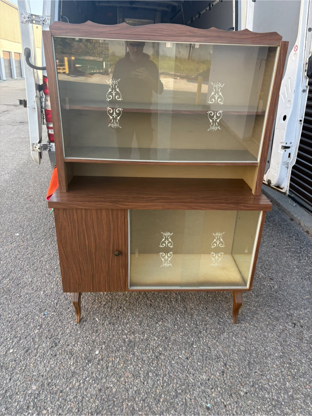 Free delivery used Vintage Mid-Century Style Glass Display Hutch - photo 4