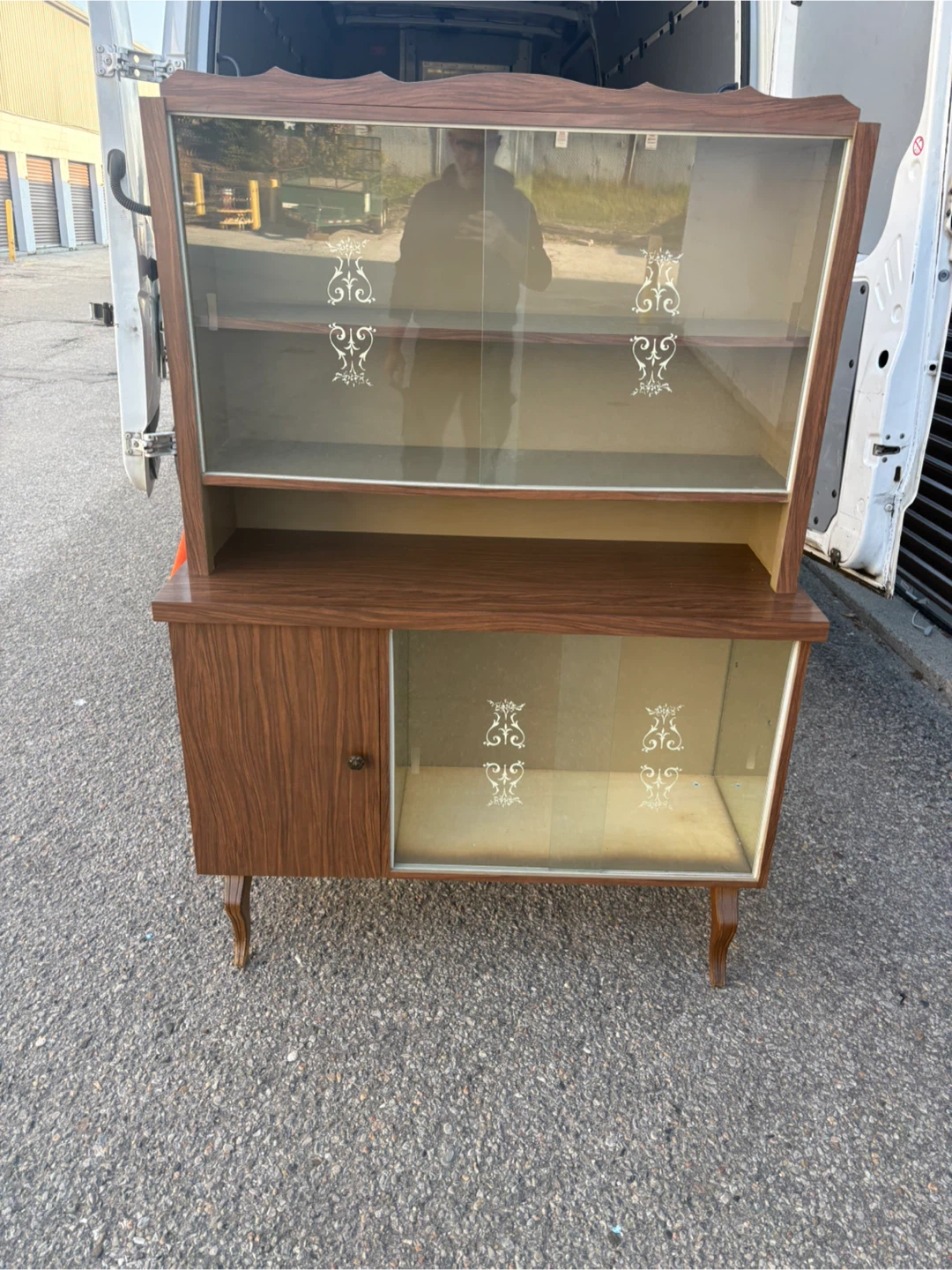 Free delivery used Vintage Mid-Century Style Glass Display Hutch - photo 5