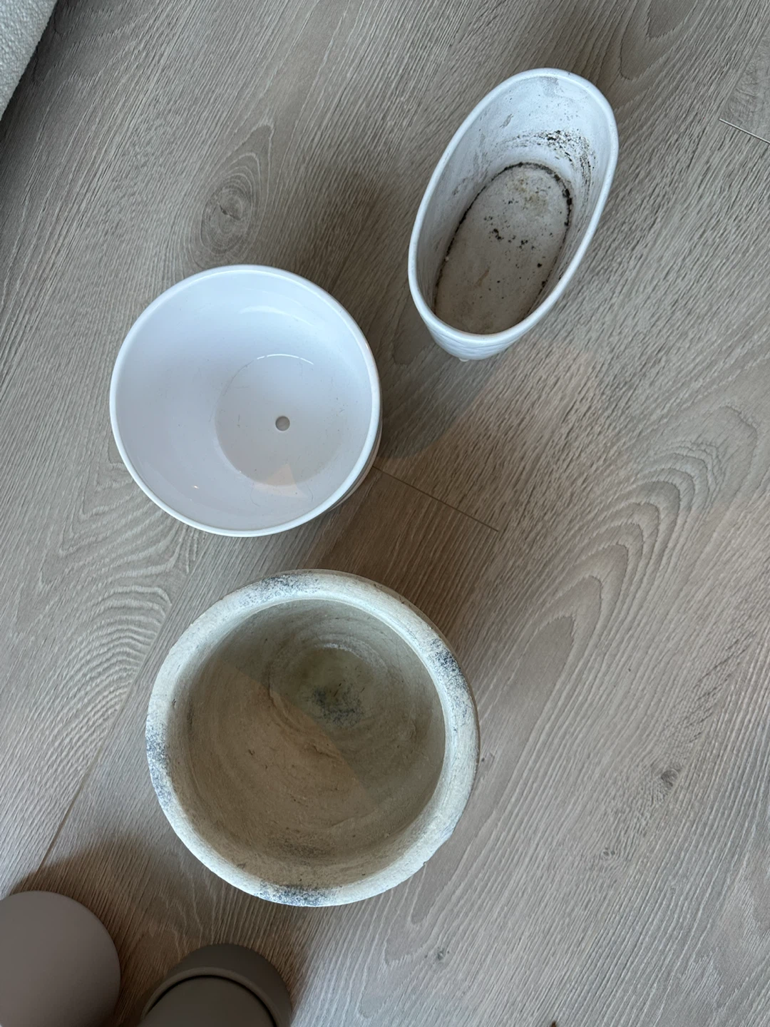 Set of 3 White Ceramic/Stone Planters - photo 2