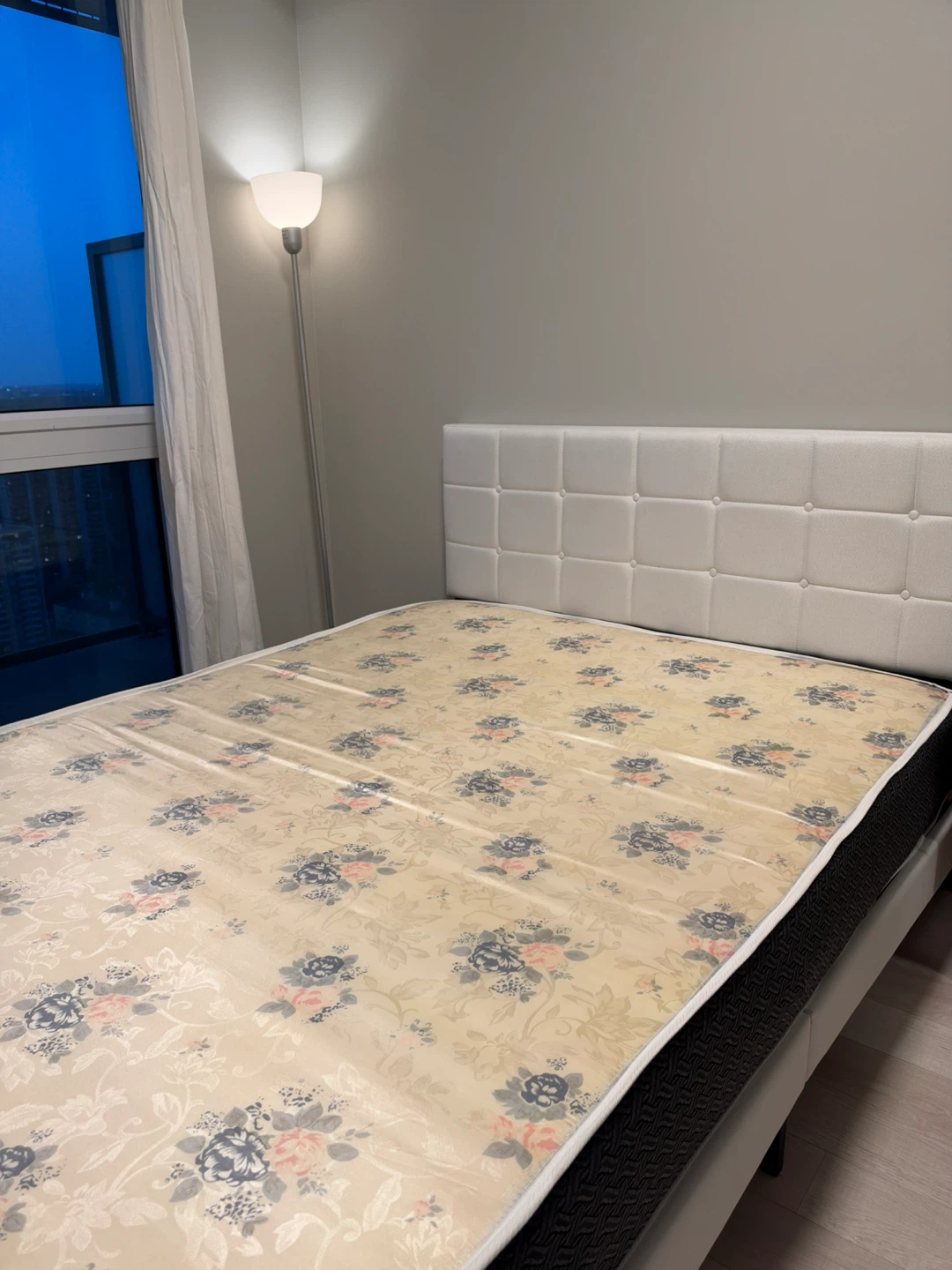 Queen Bed with Tufted Upholstered Headboard - photo 2
