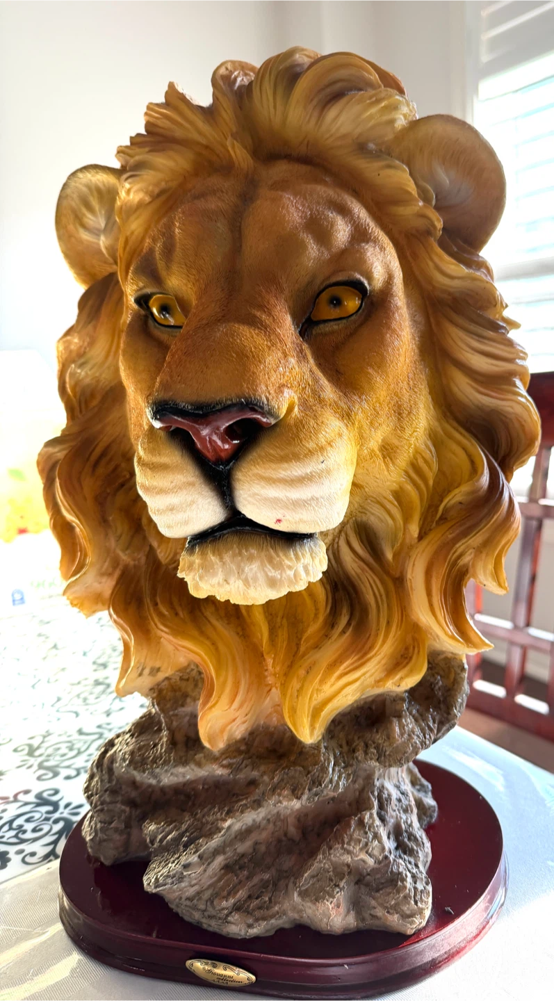 Giovanni Collection Lion Head Sculpture (15”x10”)