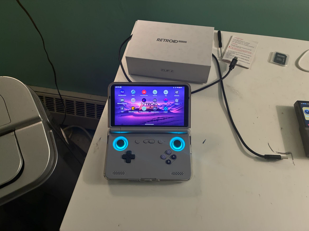Retroid Pocket Flip 2 (Snapdragon 865) & Miyoo Mini Plus - photo 2