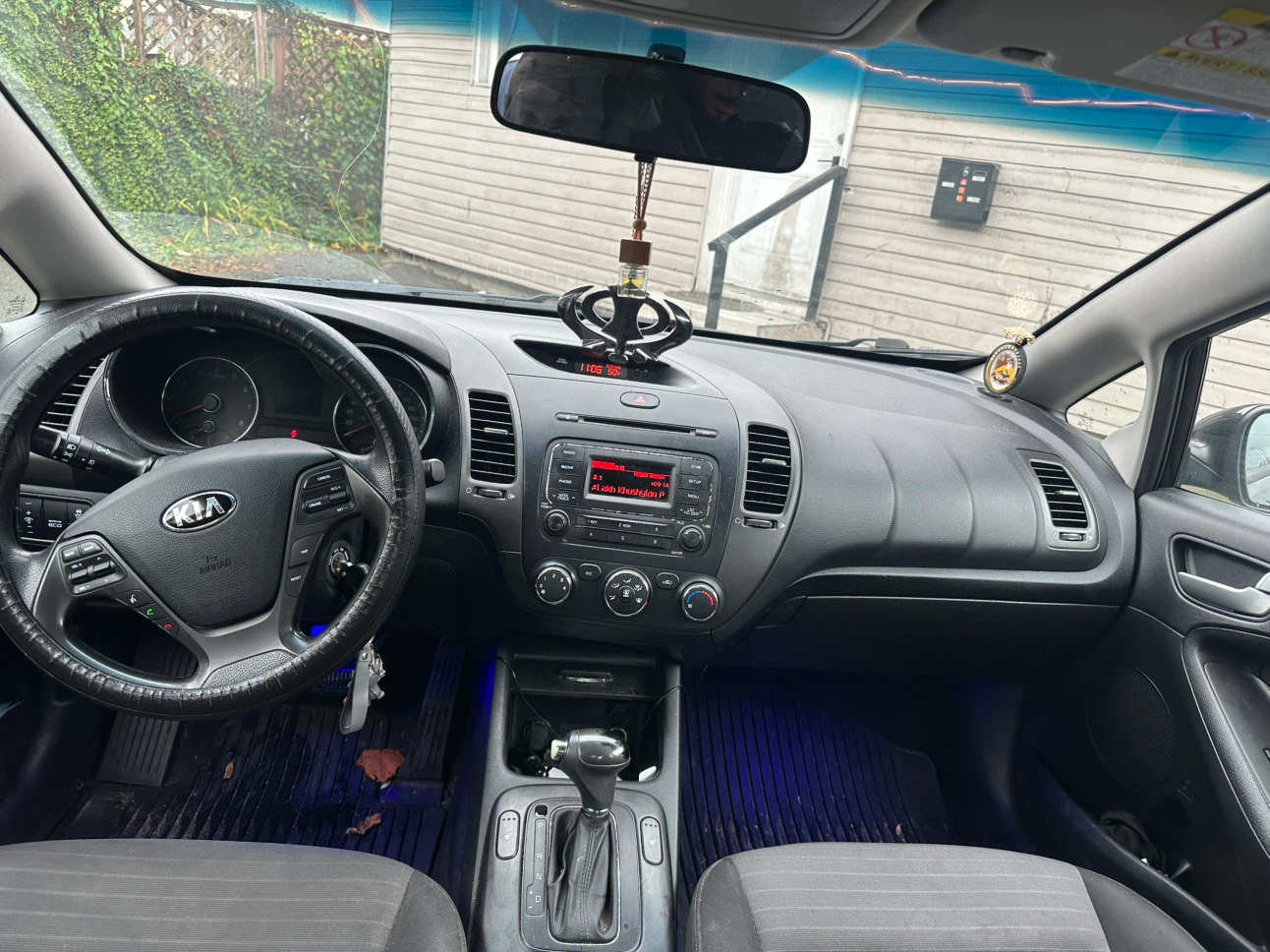 Black Kia Forte Sedan - photo 4