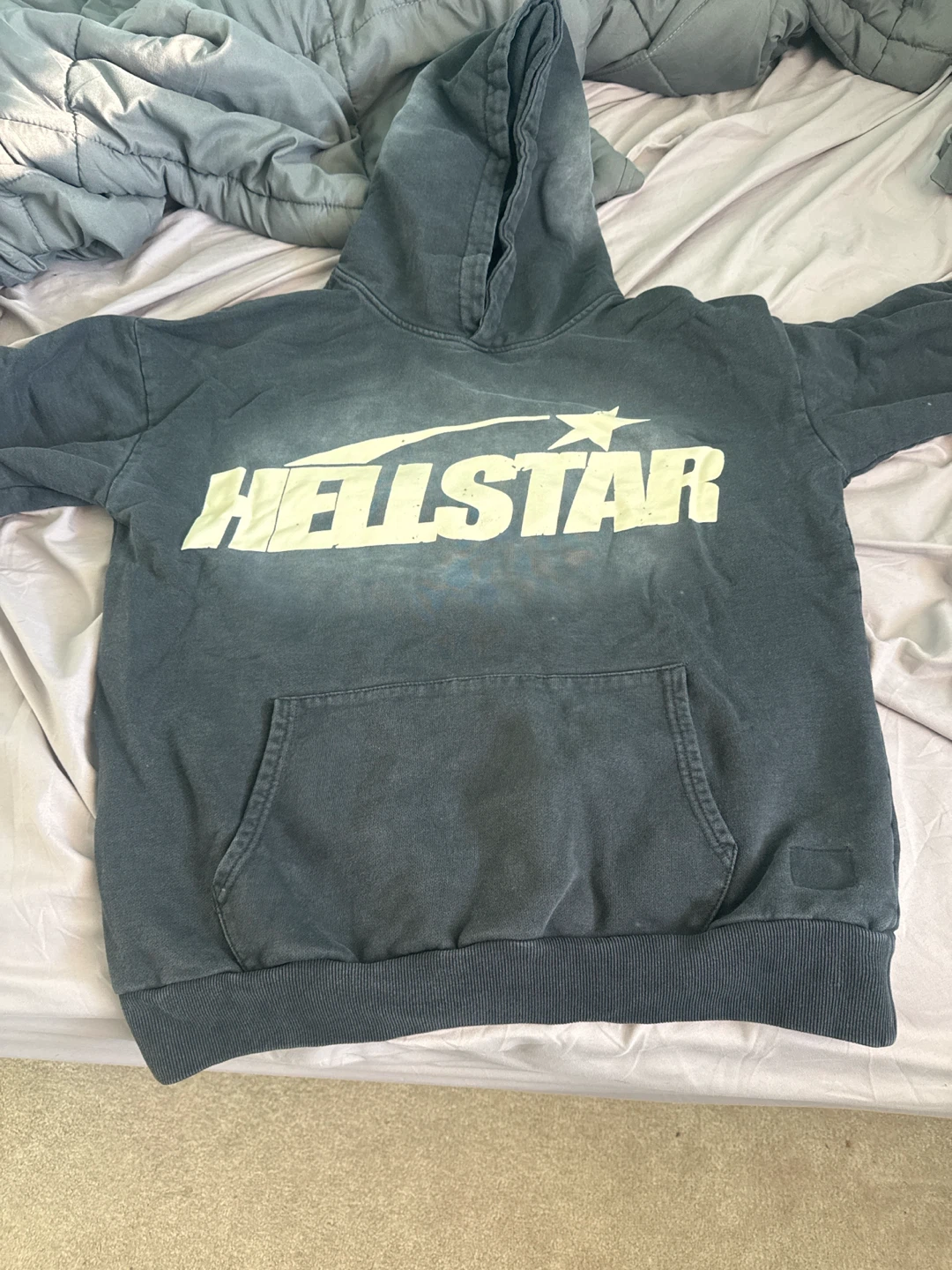 Im selling a hellstar hoodie