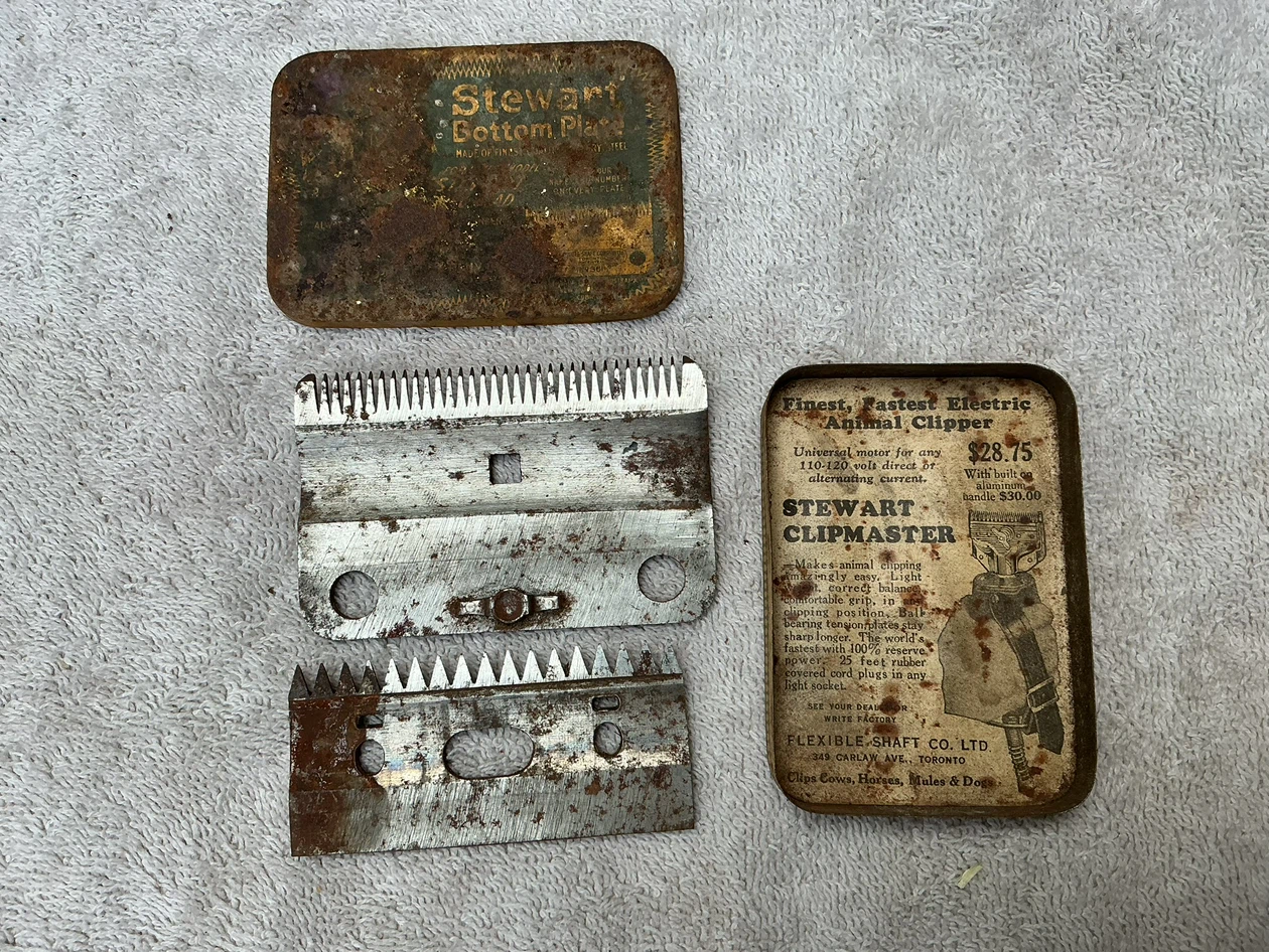 2 Vintage Stewart Clipmaster Clipper Blades With Original Tin - photo 4