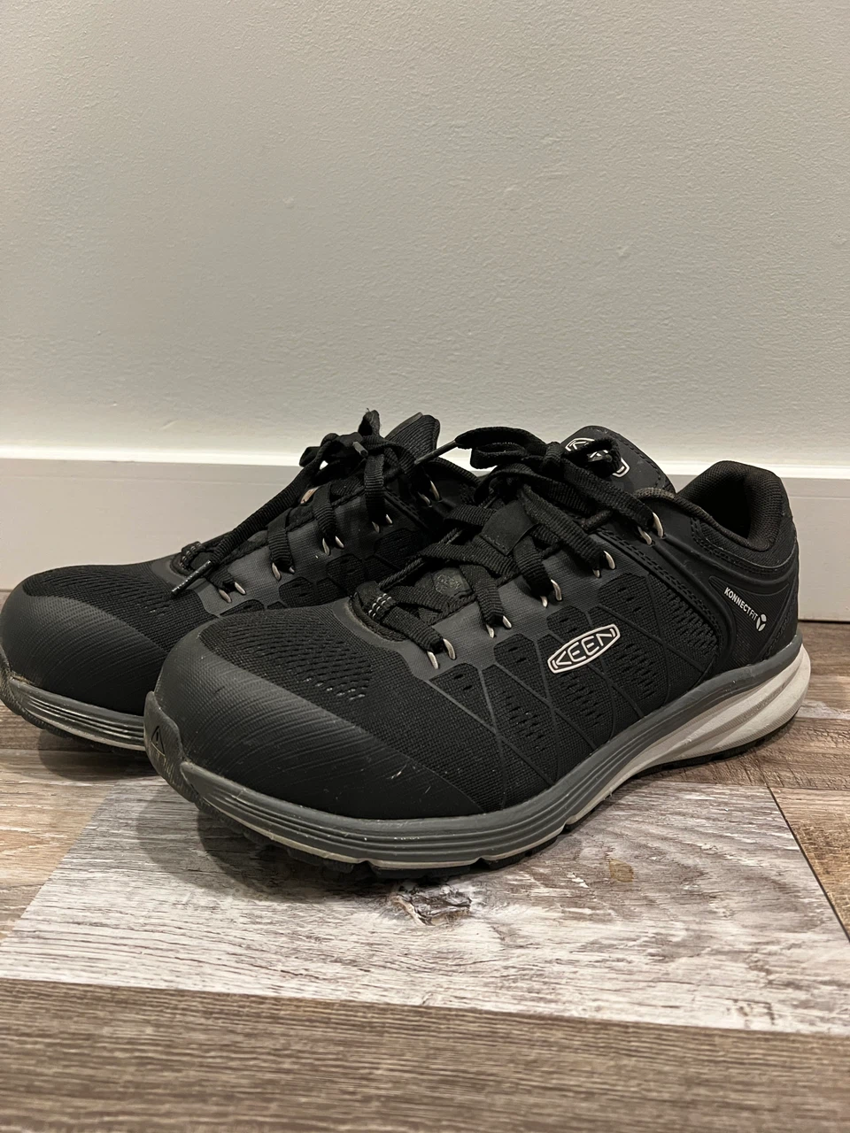 KEEN work safety shoes, composite toe, size 9.5