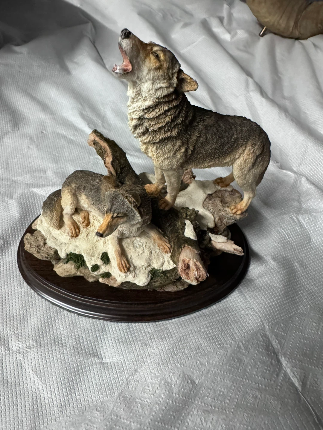 Country Artists Wolf Pair Figurine