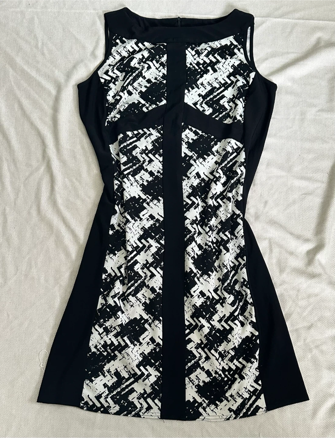 R&M Richards Sleeveless Dress Black and White