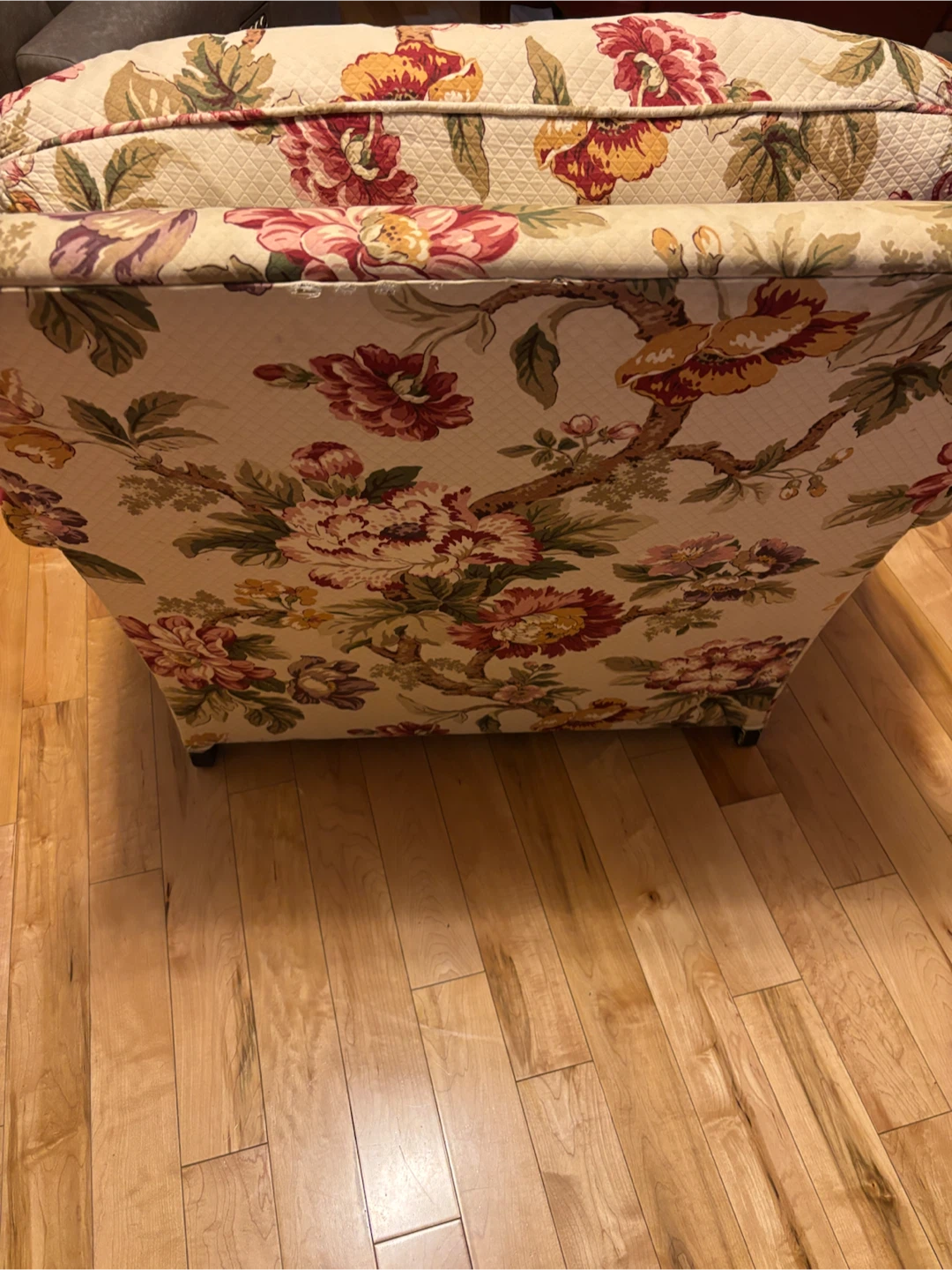 Floral pattern upholstered armchair - photo 2