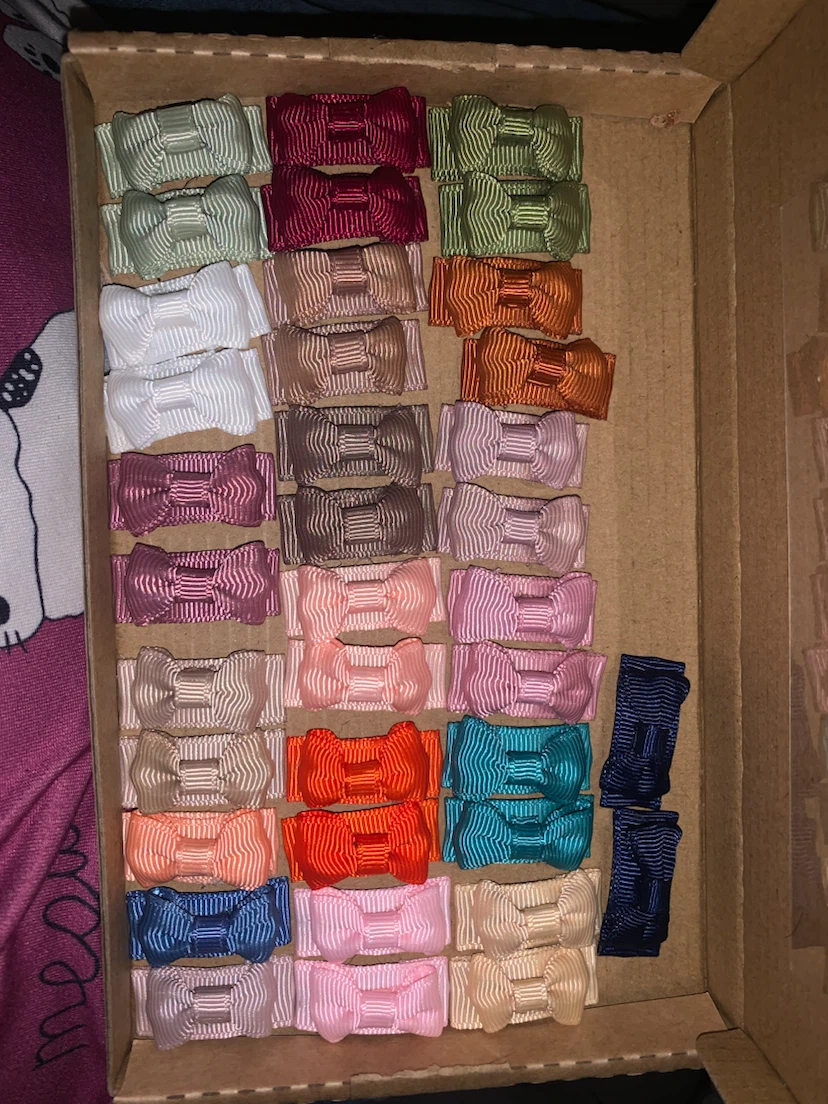 New Set of 37 Asst Ribbon Bow Hair Clips 17 pairs and 3 single.