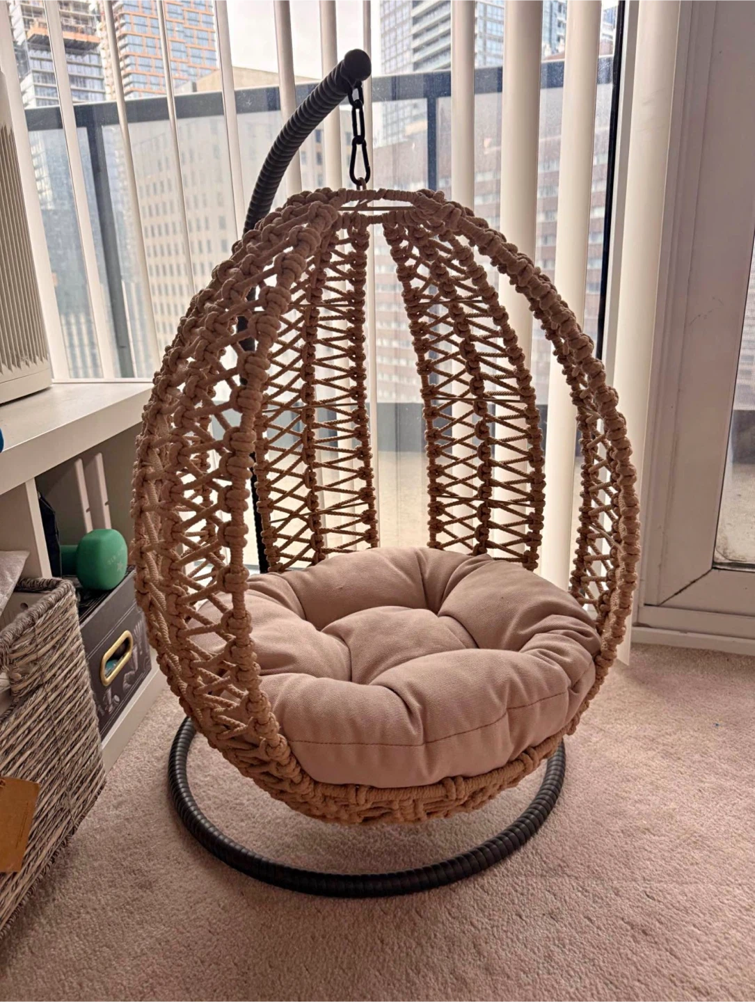 Macrame Hanging Egg Chair for prets