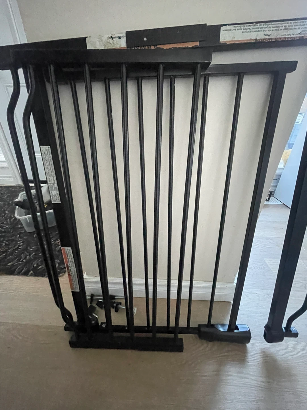 Black Metal Pressure-Mounted Safety Gate - photo 2