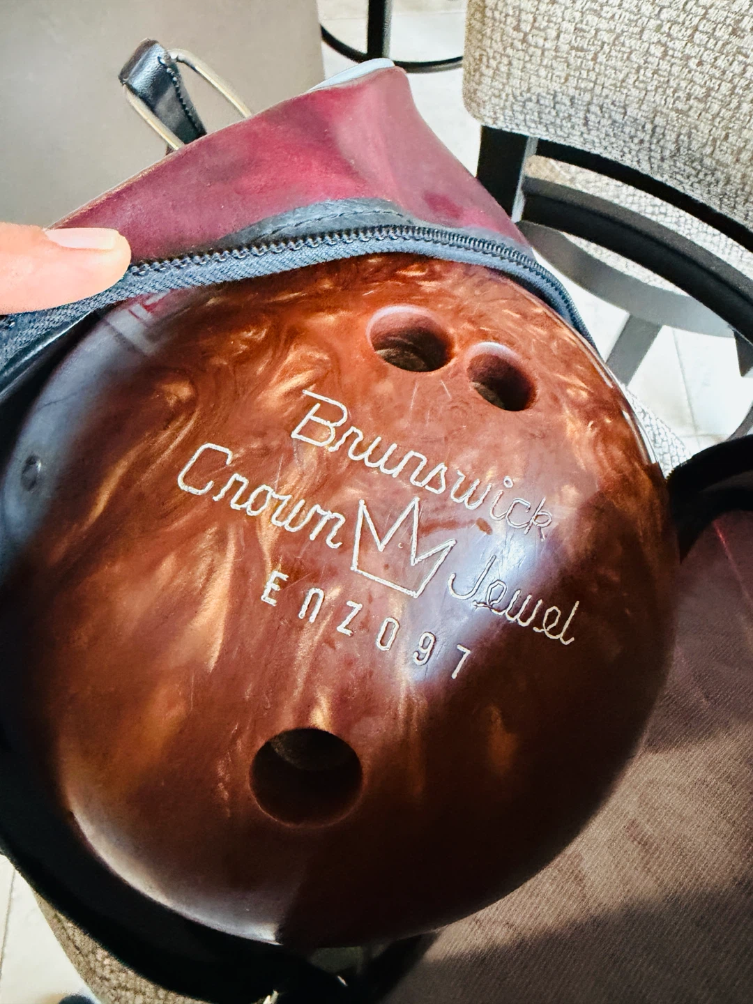 Brunswick Crown Jewel Bowling Ball with Bag (15 kb)