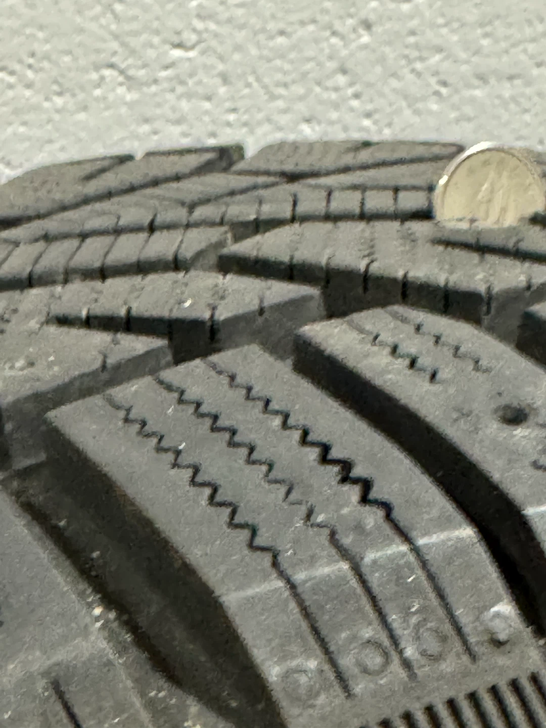 Brand New Tire used for 13 weeks!! 235/35 R 17 M&S Winter Tire - photo 5
