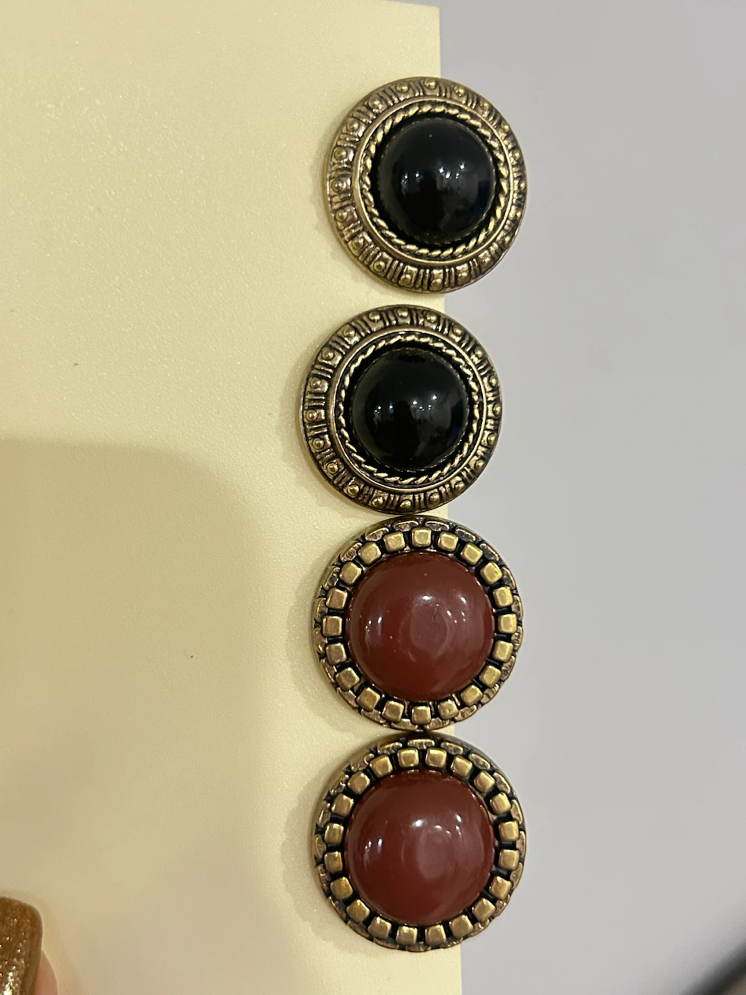 vintage clip on earrings - photo 3