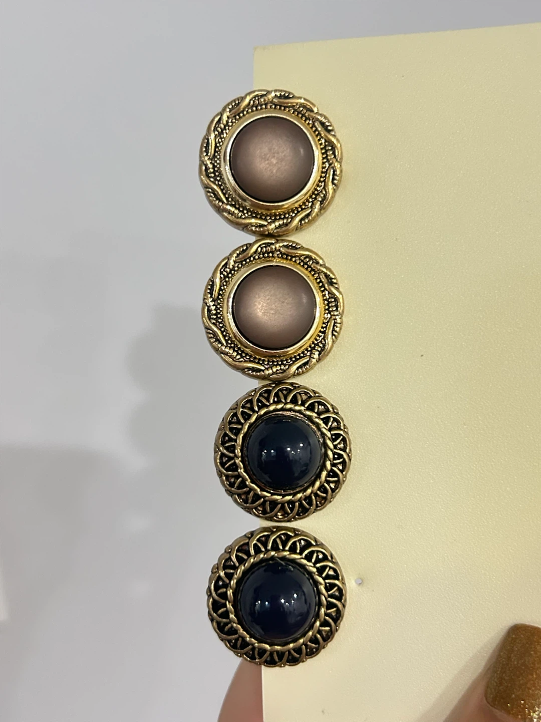 vintage clip on earrings - photo 4
