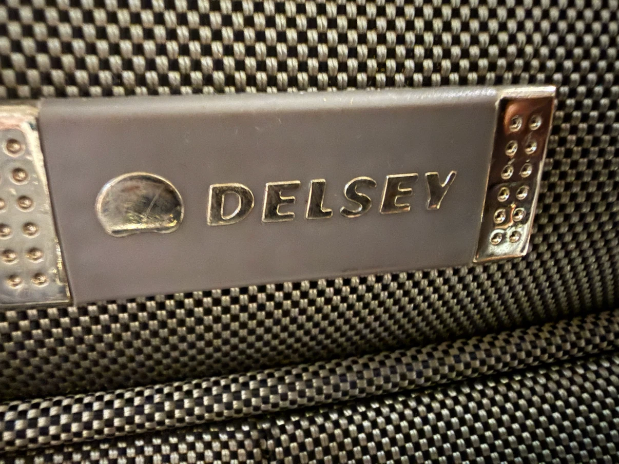 Delsey Luggage Suitcase mid size - photo 5