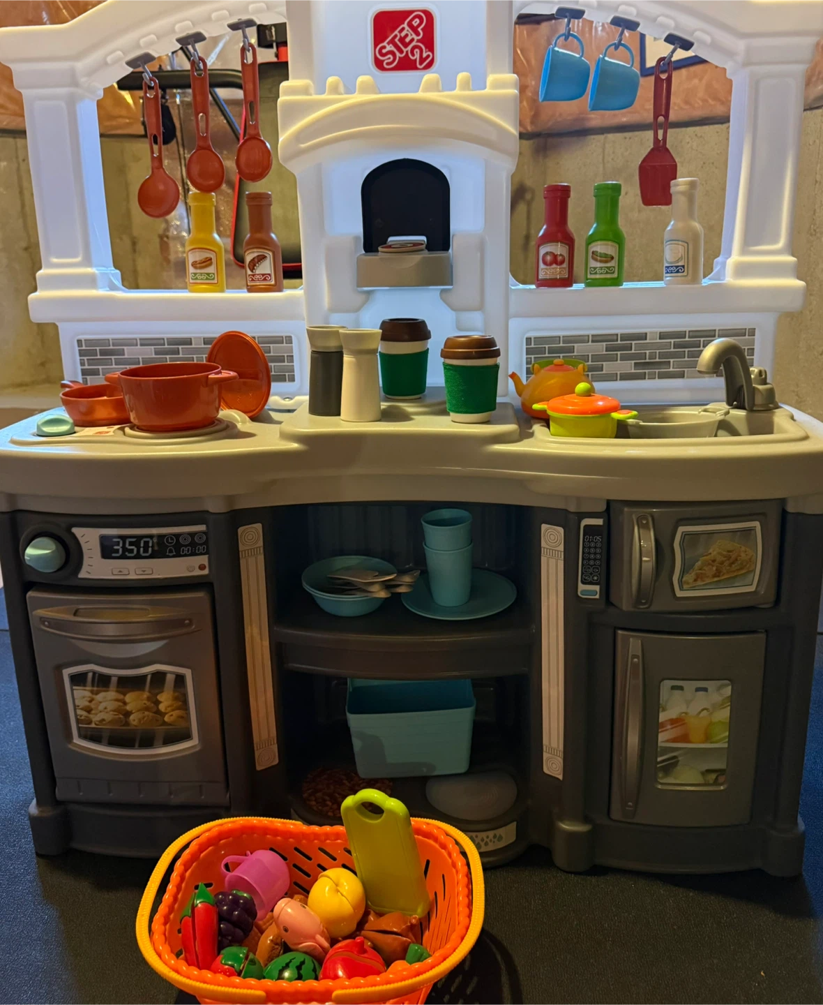 Step2  Fun with friends Like new Toddler kid  EXTRA accessories