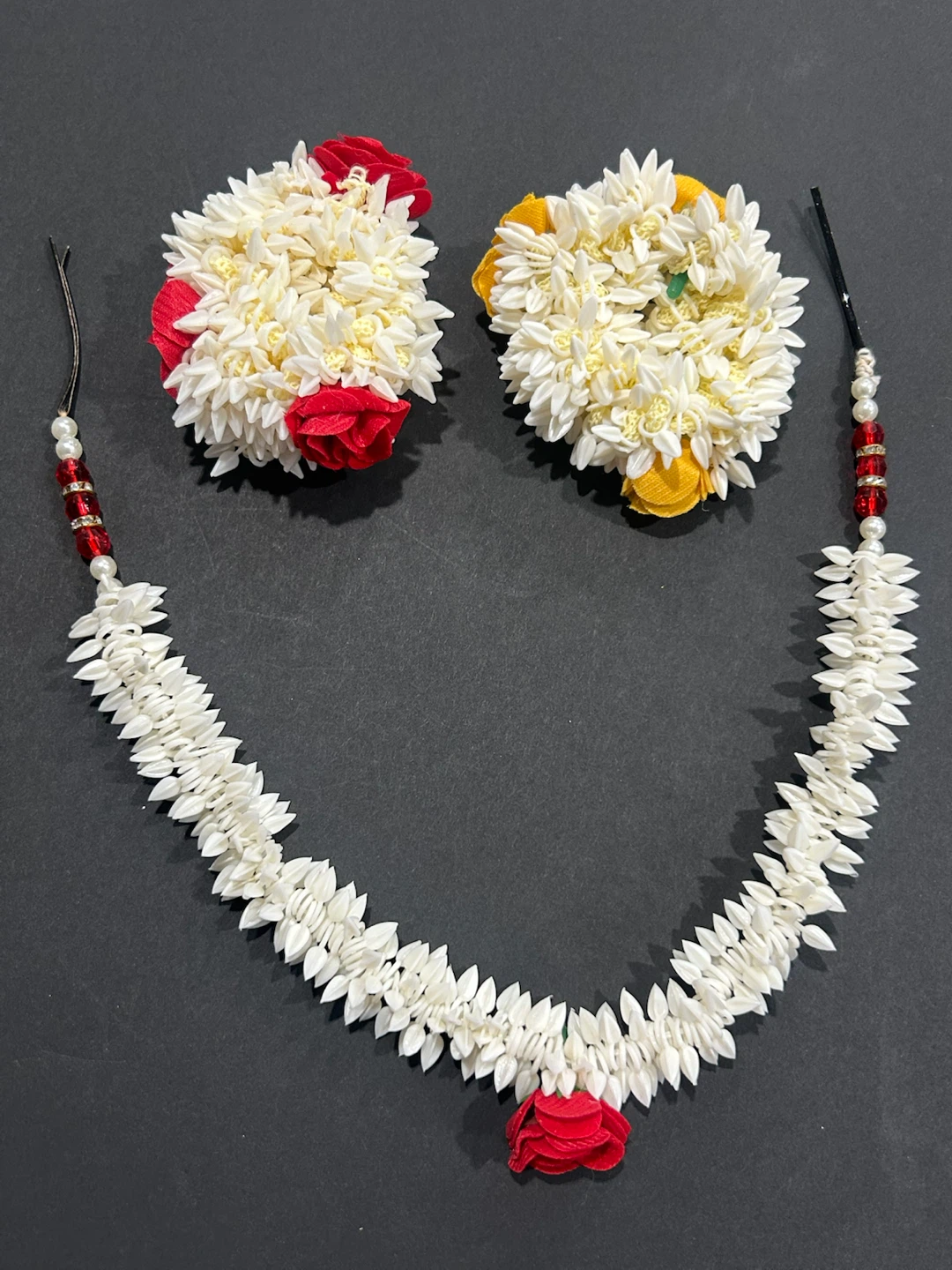 Gajra scrunchies and hairpins - photo 4