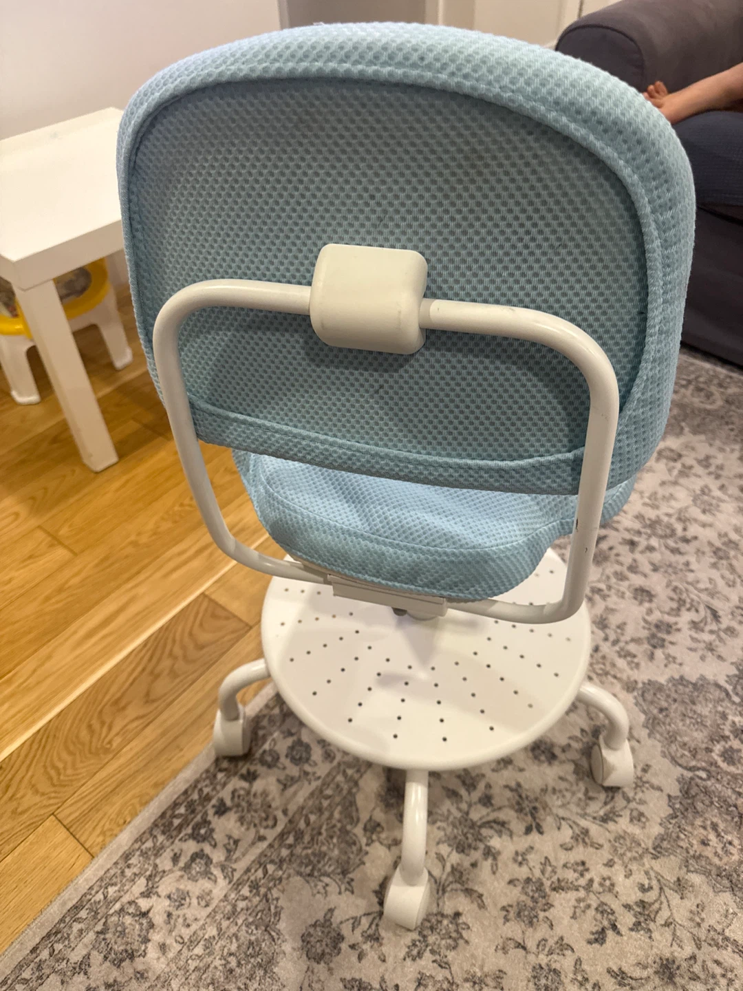 Light Blue Kids Rolling Desk Chair - photo 2