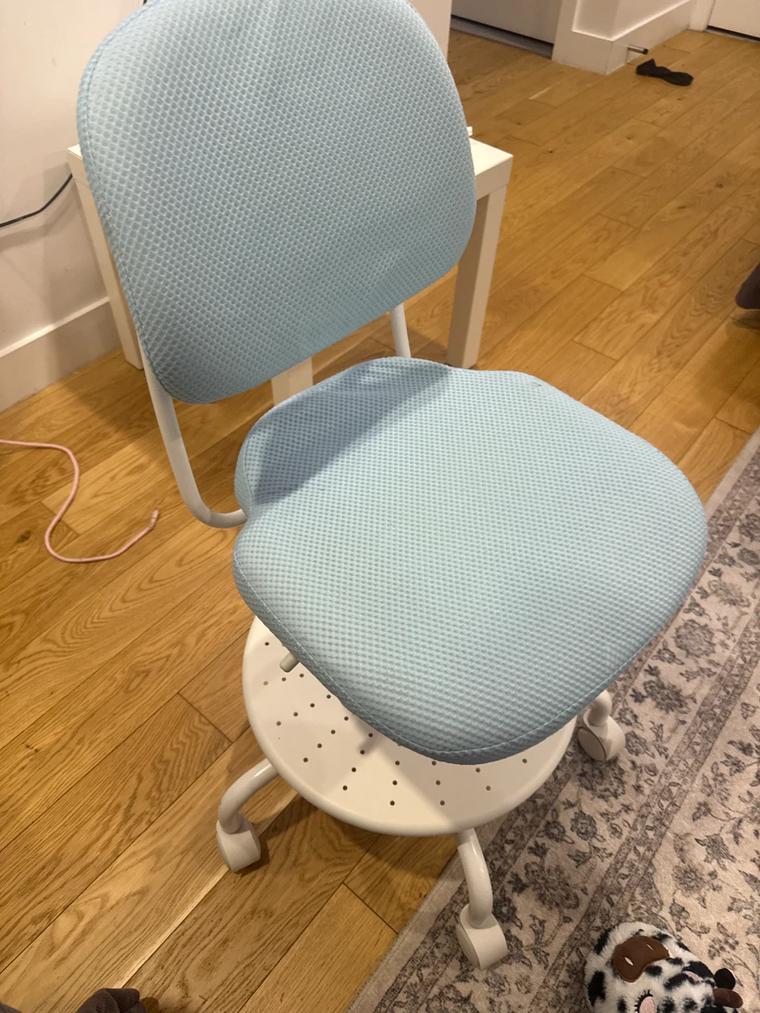 Light Blue Kids Rolling Desk Chair - photo 3