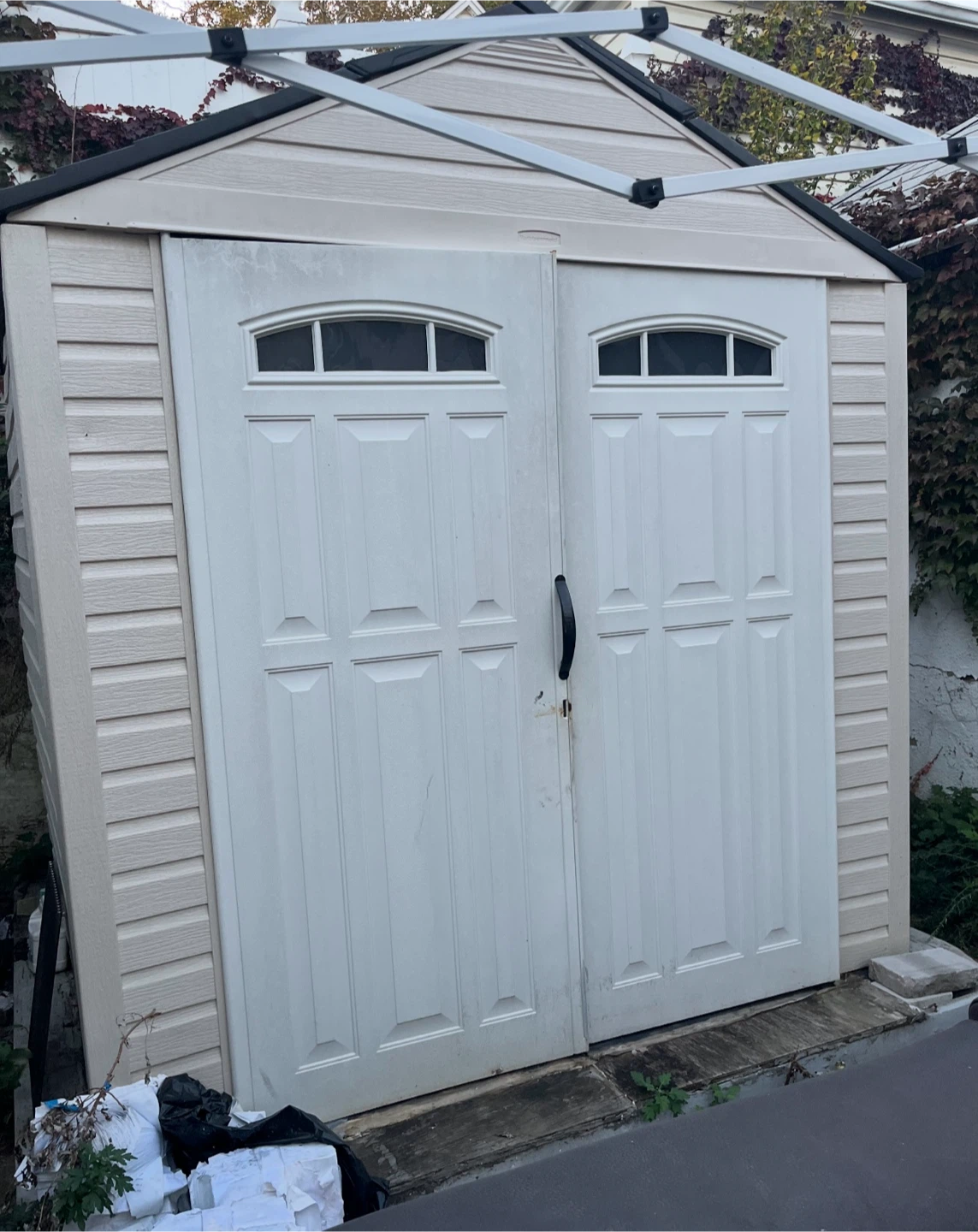 Outdoor Rubbermaid Beige Storage Shed