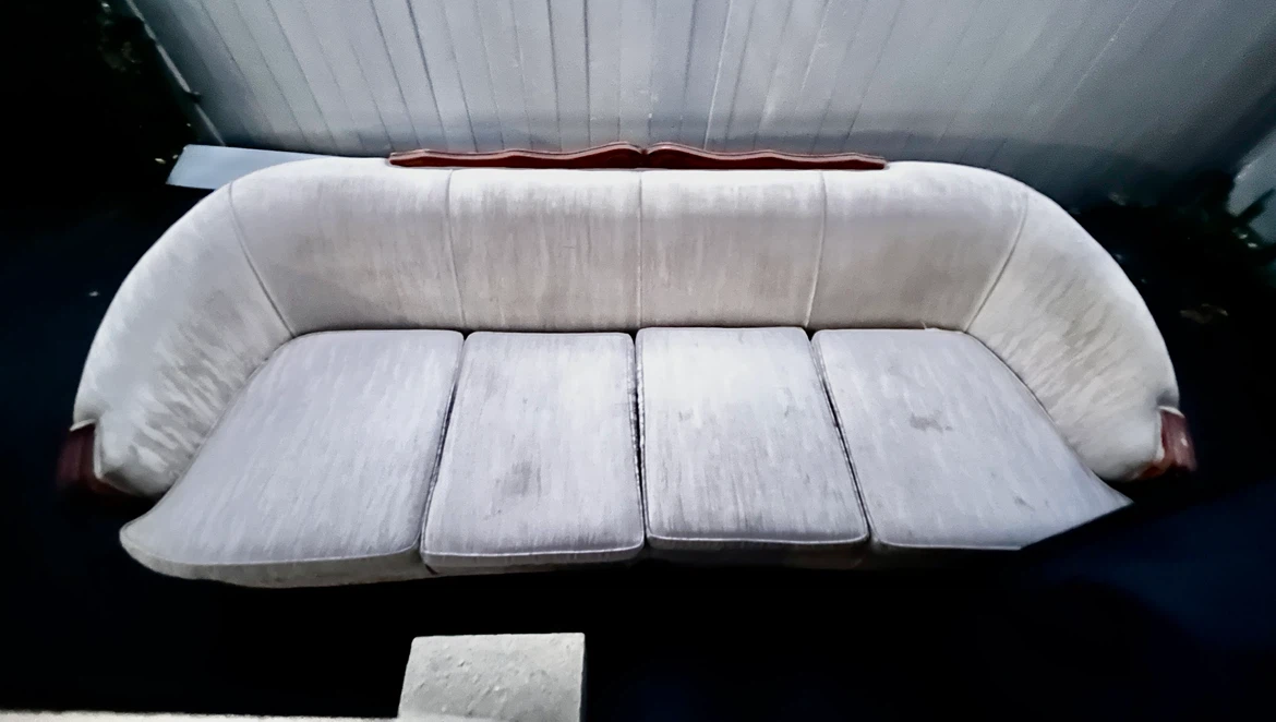 Champagne vintage couch - photo 2