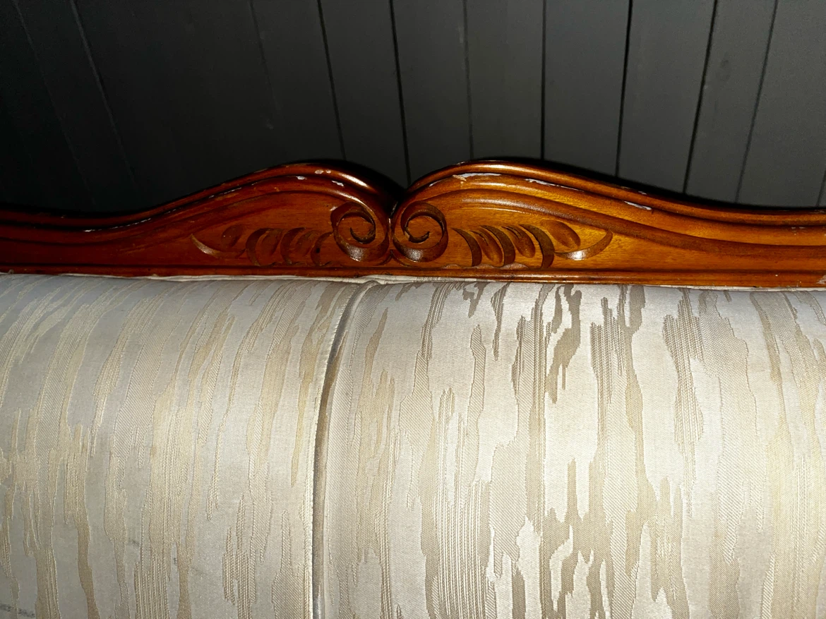 Champagne vintage couch - photo 4