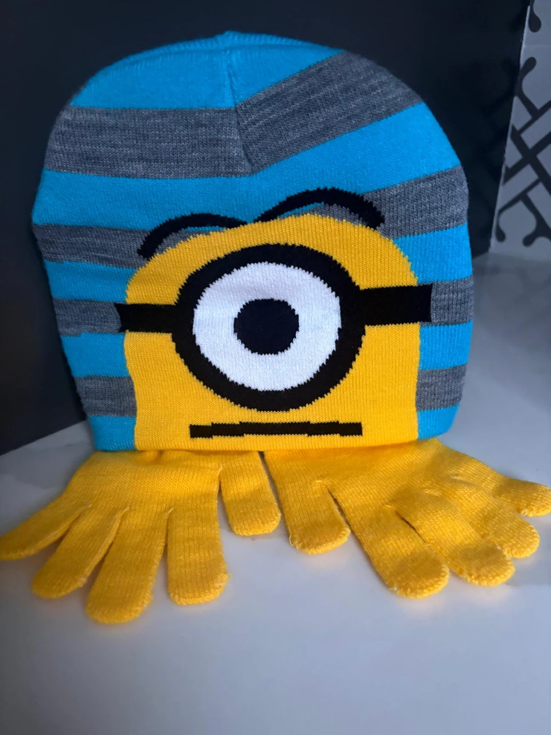 Minions Kids Hat and Mittens Set - photo 2