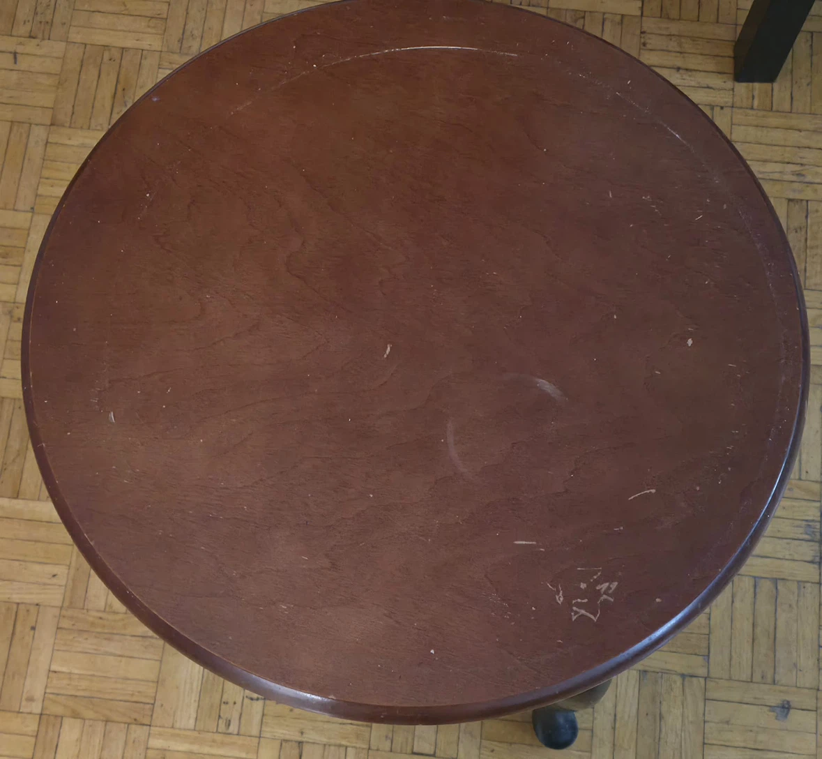 Round wooden side table - photo 3