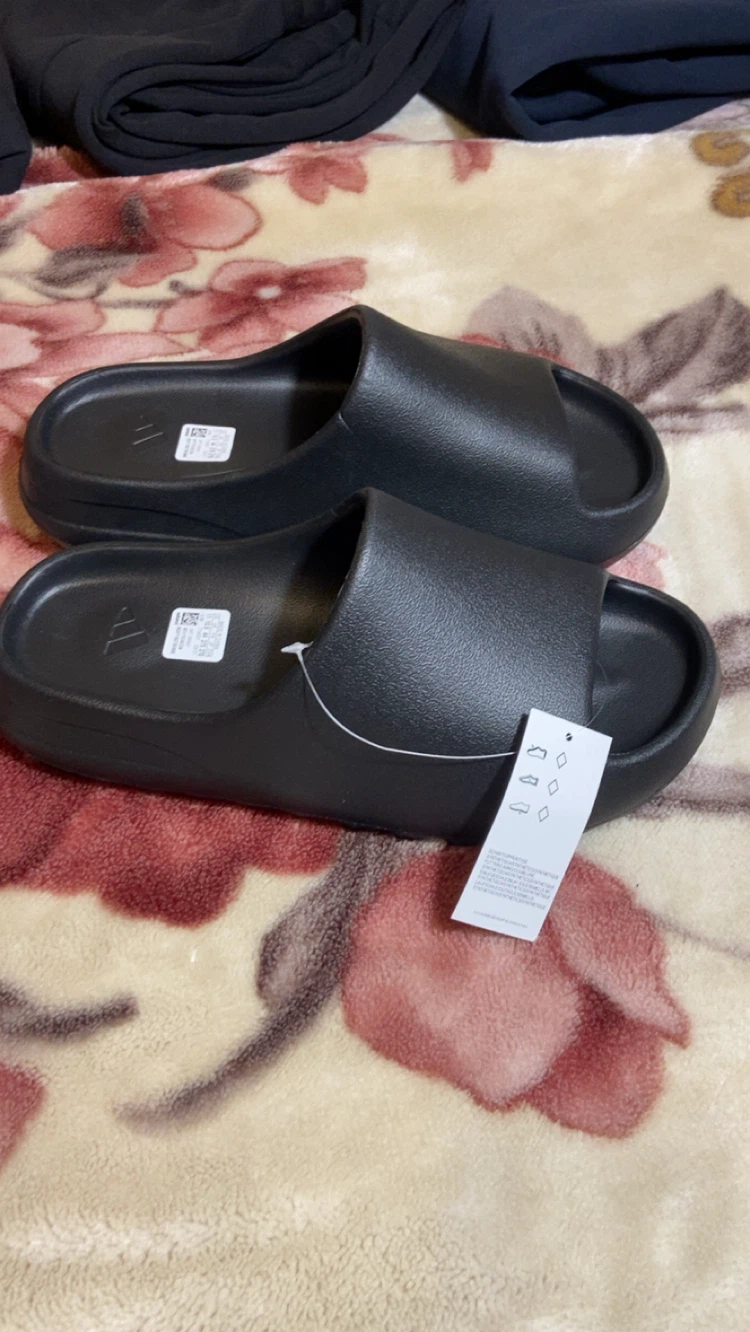 Adidas Yeezy Slides - Black - photo 2