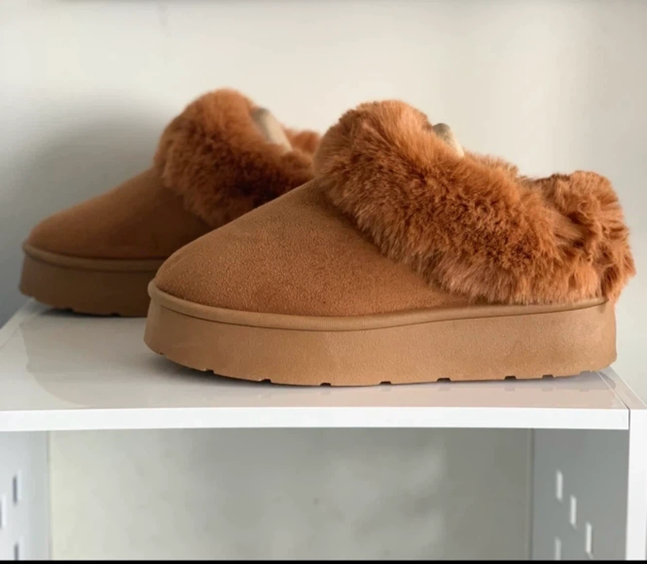 LIKE NEW! UGG-Style Platform Slippers / Ultra-Mini Booties – - photo 4