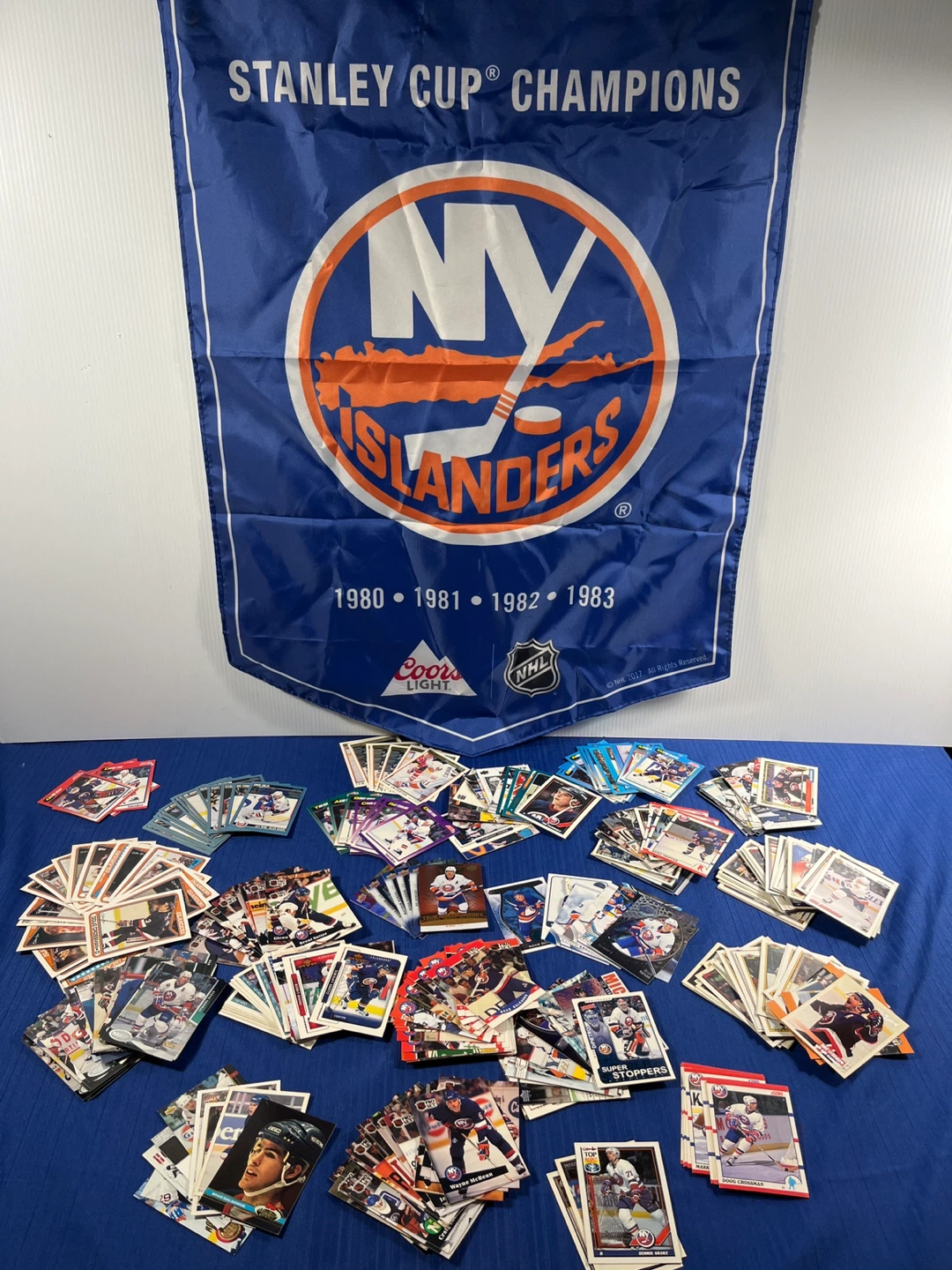 New York Islanders Stanley Cup Banner + FREE Hockey Card Lot