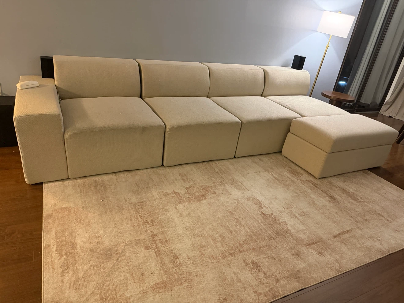Cozey atmosphere couch with ottoman