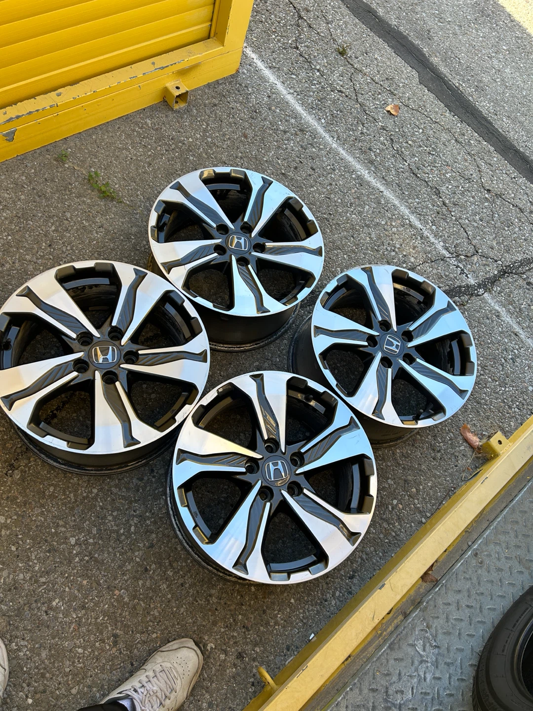 Set of 4 Honda Alloy Wheels 17” - photo 2