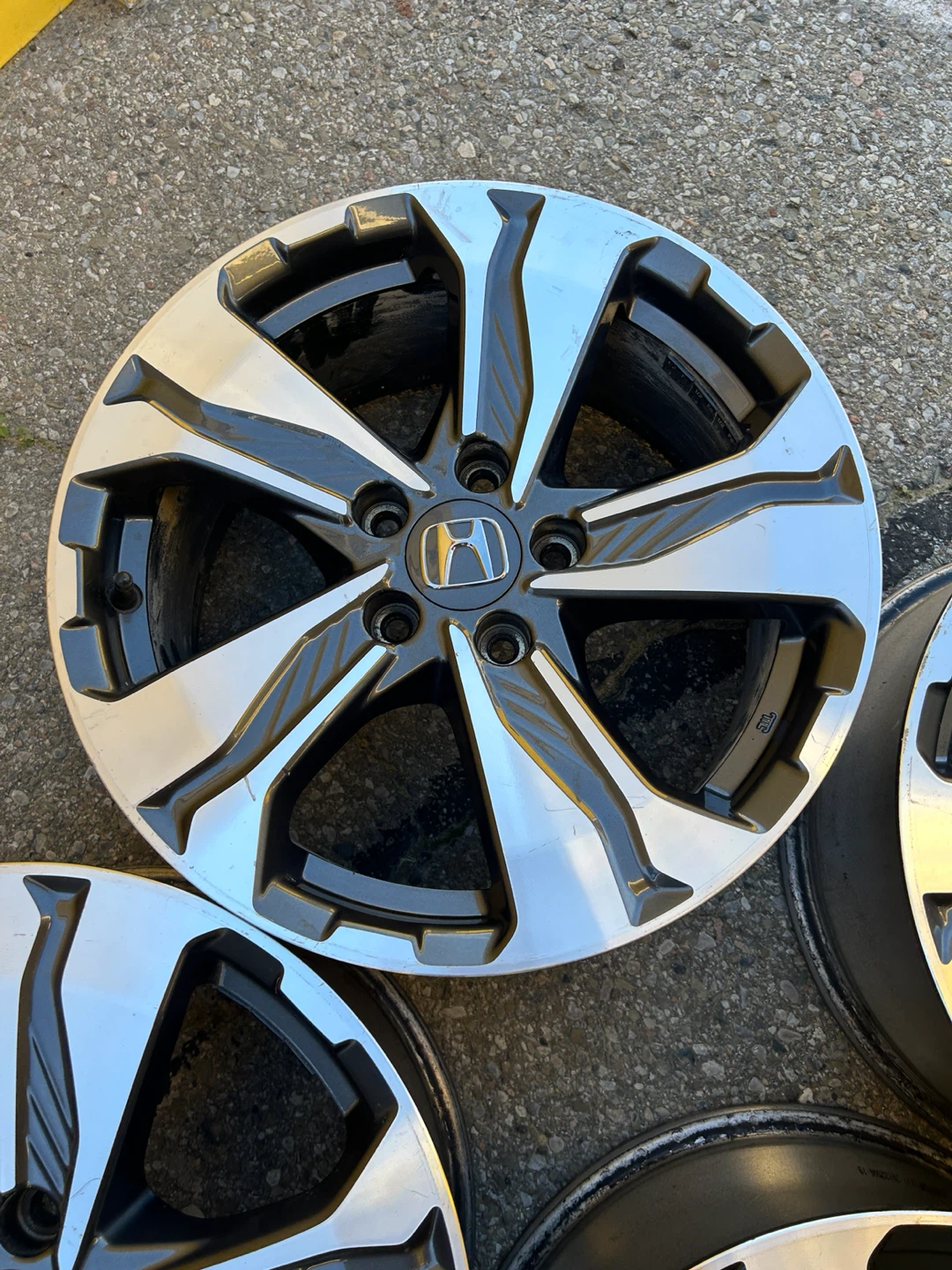 Set of 4 Honda Alloy Wheels 17” - photo 3