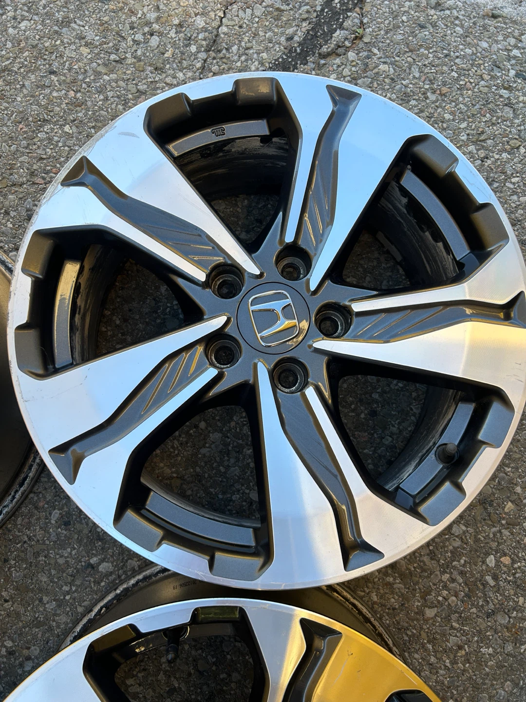 Set of 4 Honda Alloy Wheels 17” - photo 4