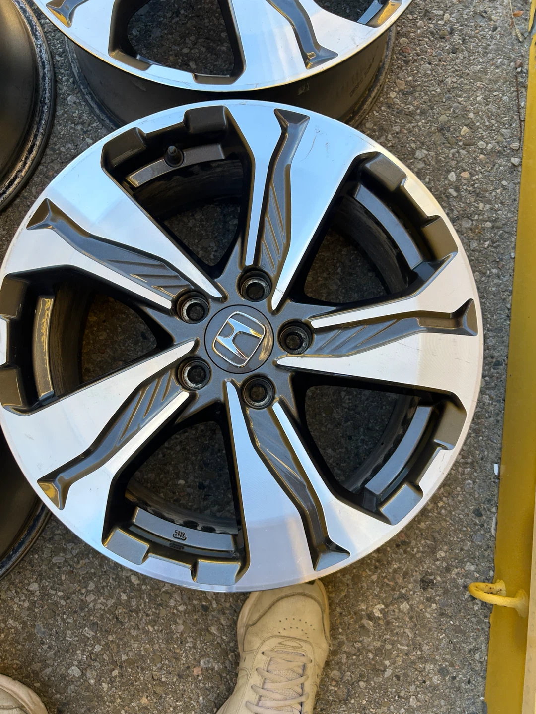 Set of 4 Honda Alloy Wheels 17” - photo 5