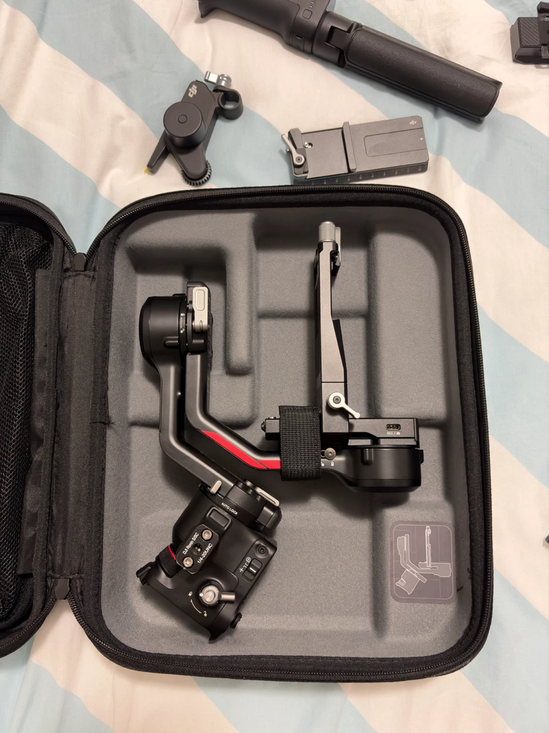 DJI RS4 Combo with FREE Neewer side Handles - photo 3