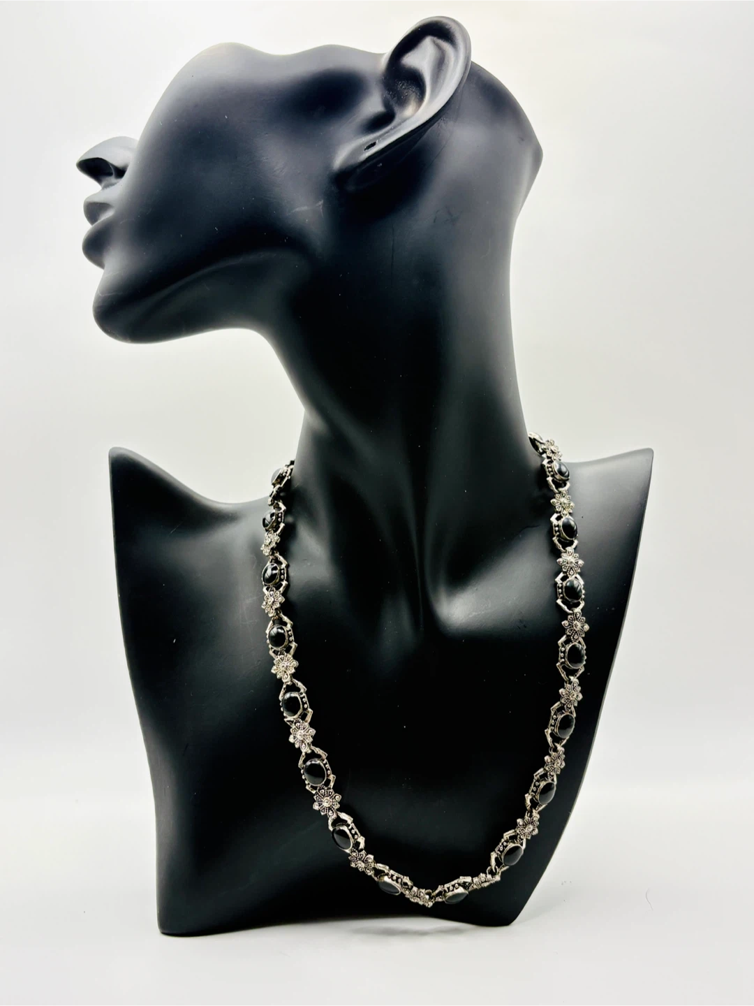 Vintage style silver tone black cabochon necklace