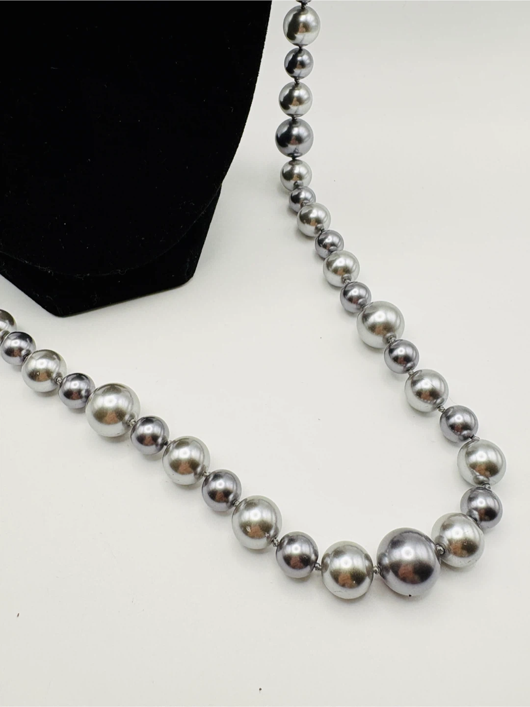Vintage Long Grey Faux Glass Pearl Necklace - photo 4