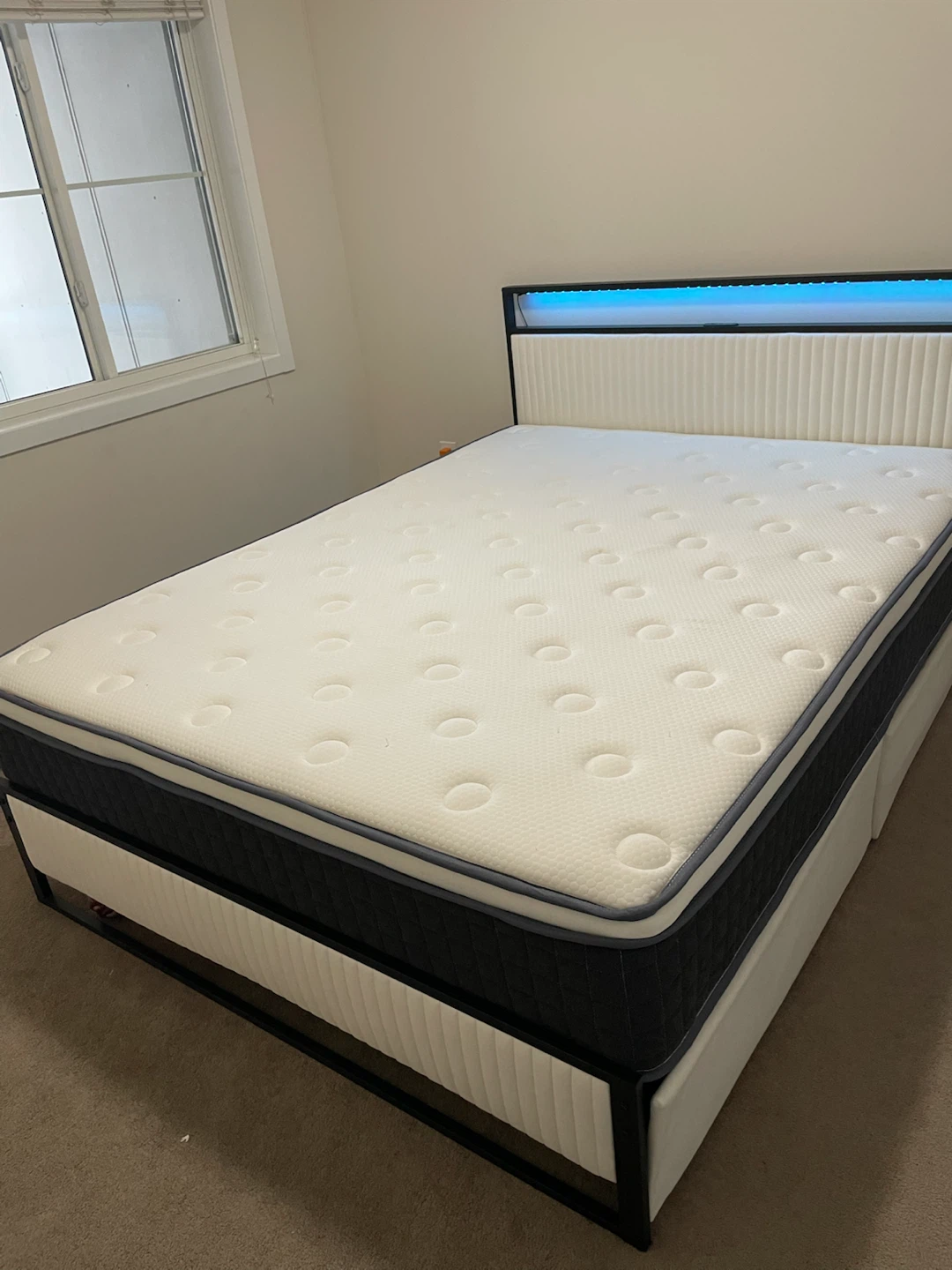 Queen bed frame with mattress - photo 3