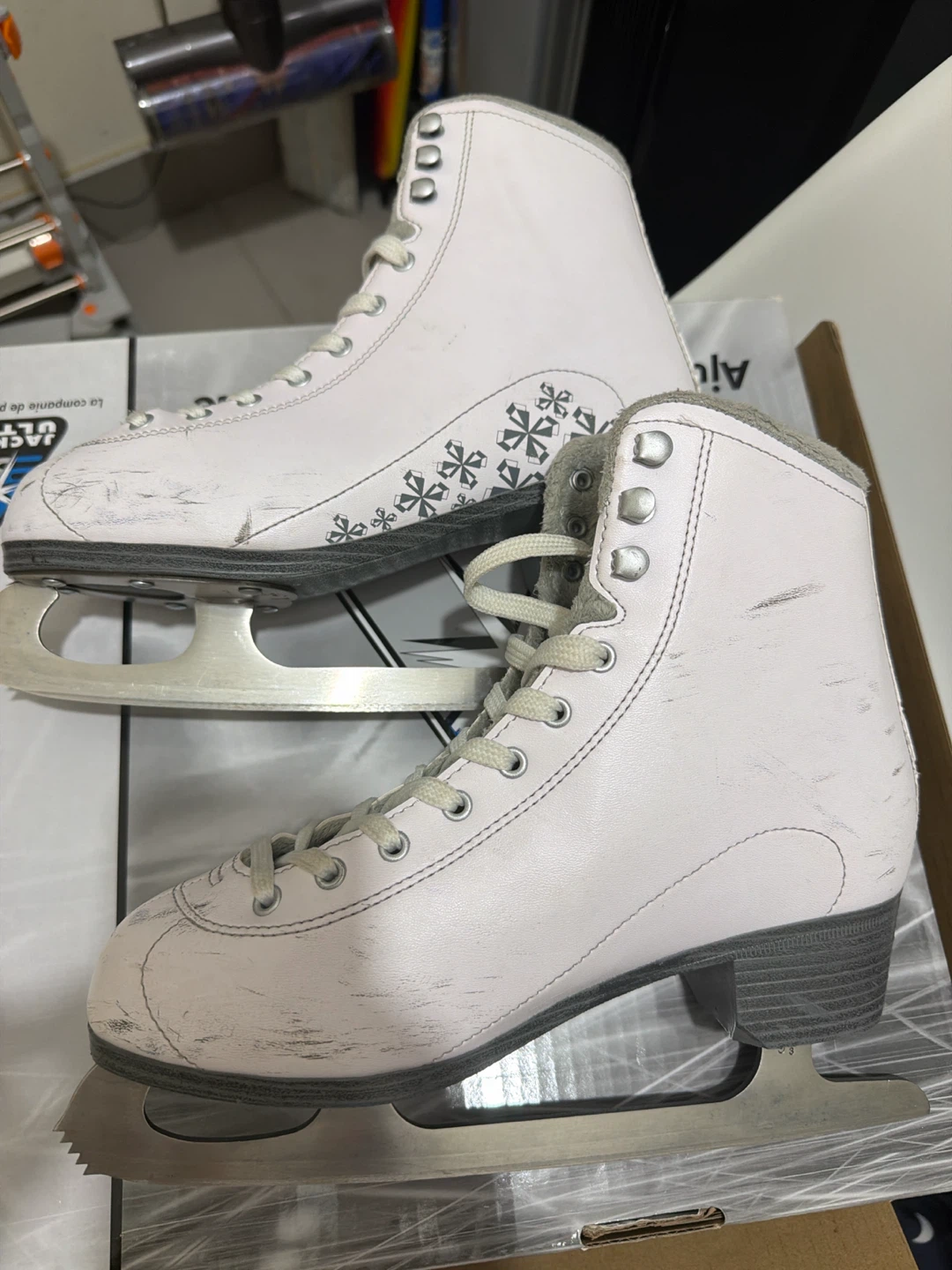 Bladerunner Women's Ice Skates Size 9 1/3