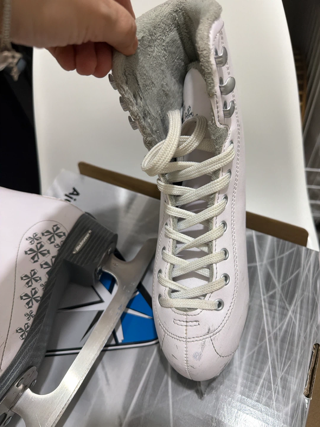 Bladerunner Women's Ice Skates Size 9 1/3 - photo 2
