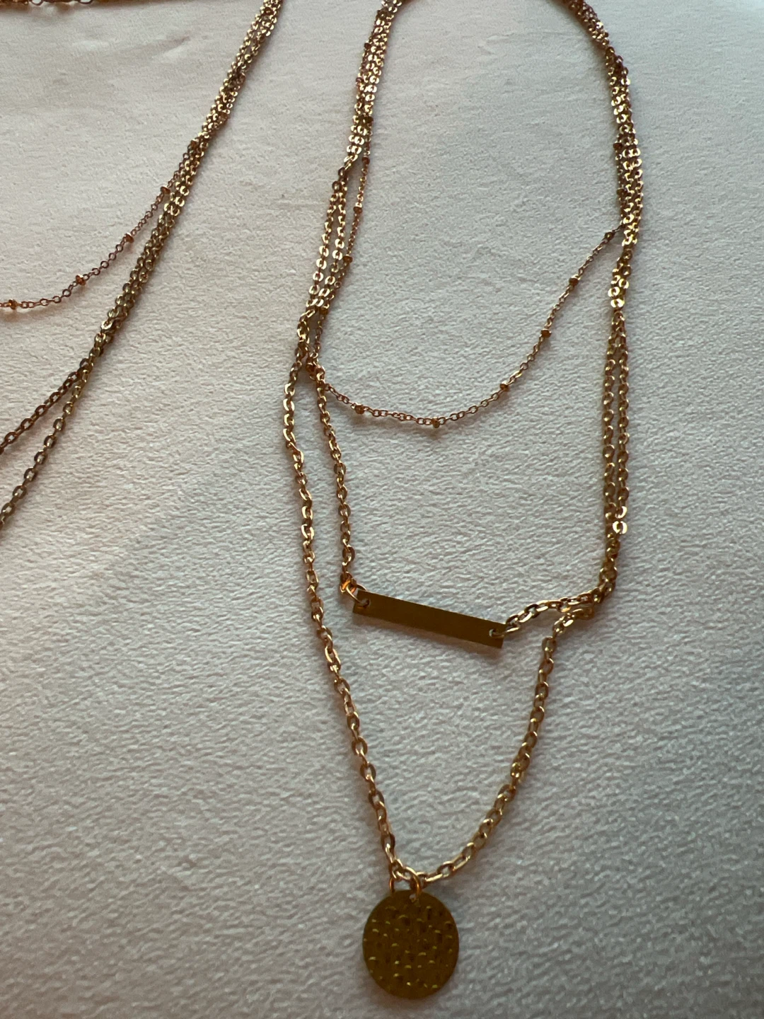 Two gold color necklaces (costume jewelry) - photo 3