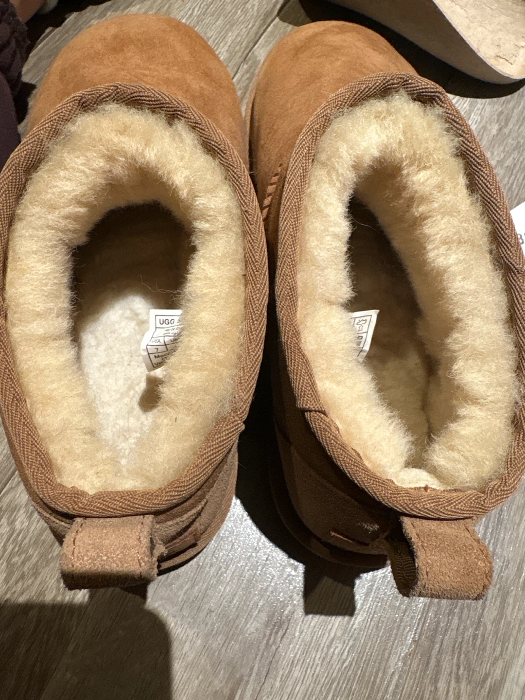 Uggs ladies size 7 short boot new/never worn - photo 4