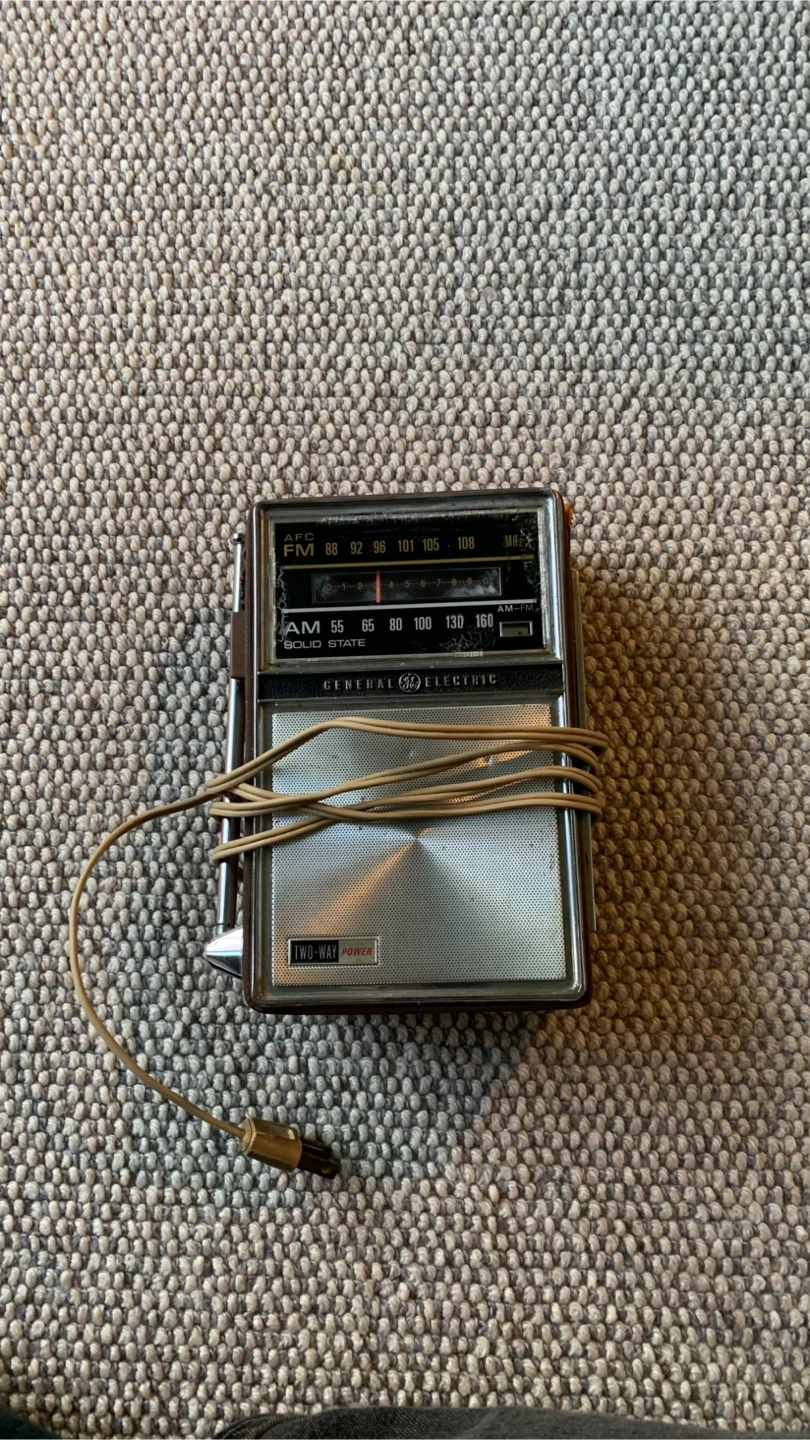 Vintage General Electric Solid State Radio