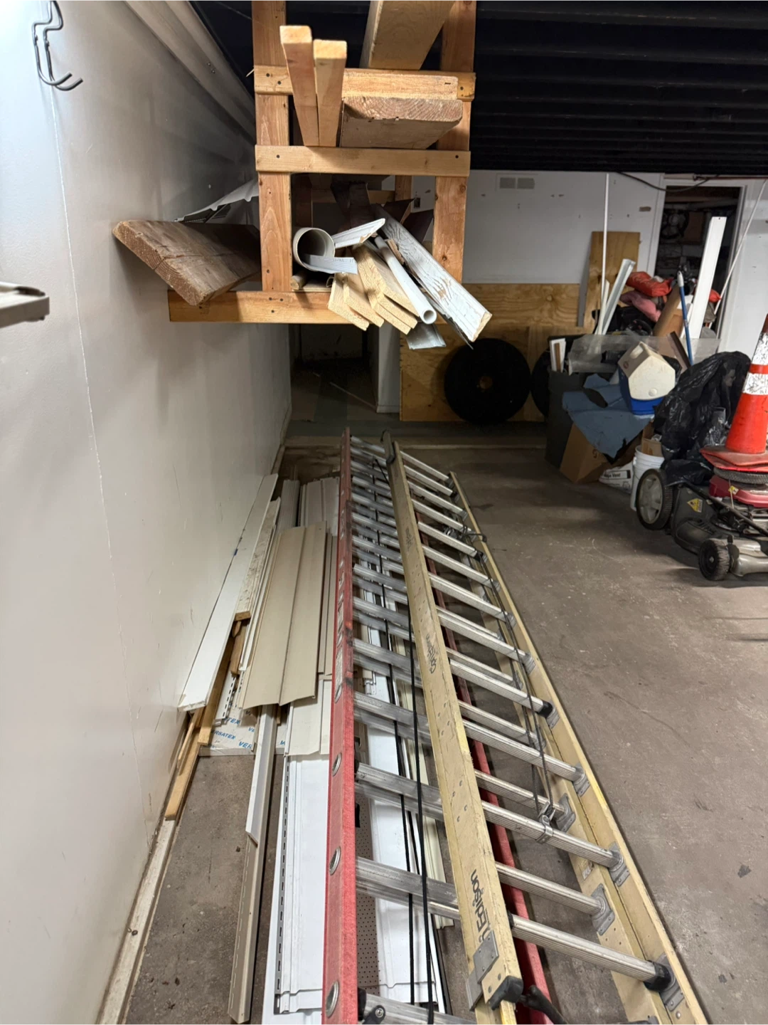 Werner 28 ‘ fiberglass ladder orange - photo 2