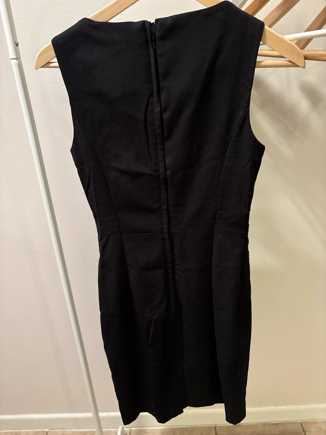 H&M Black Sleeveless Dress Size 6 - photo 2