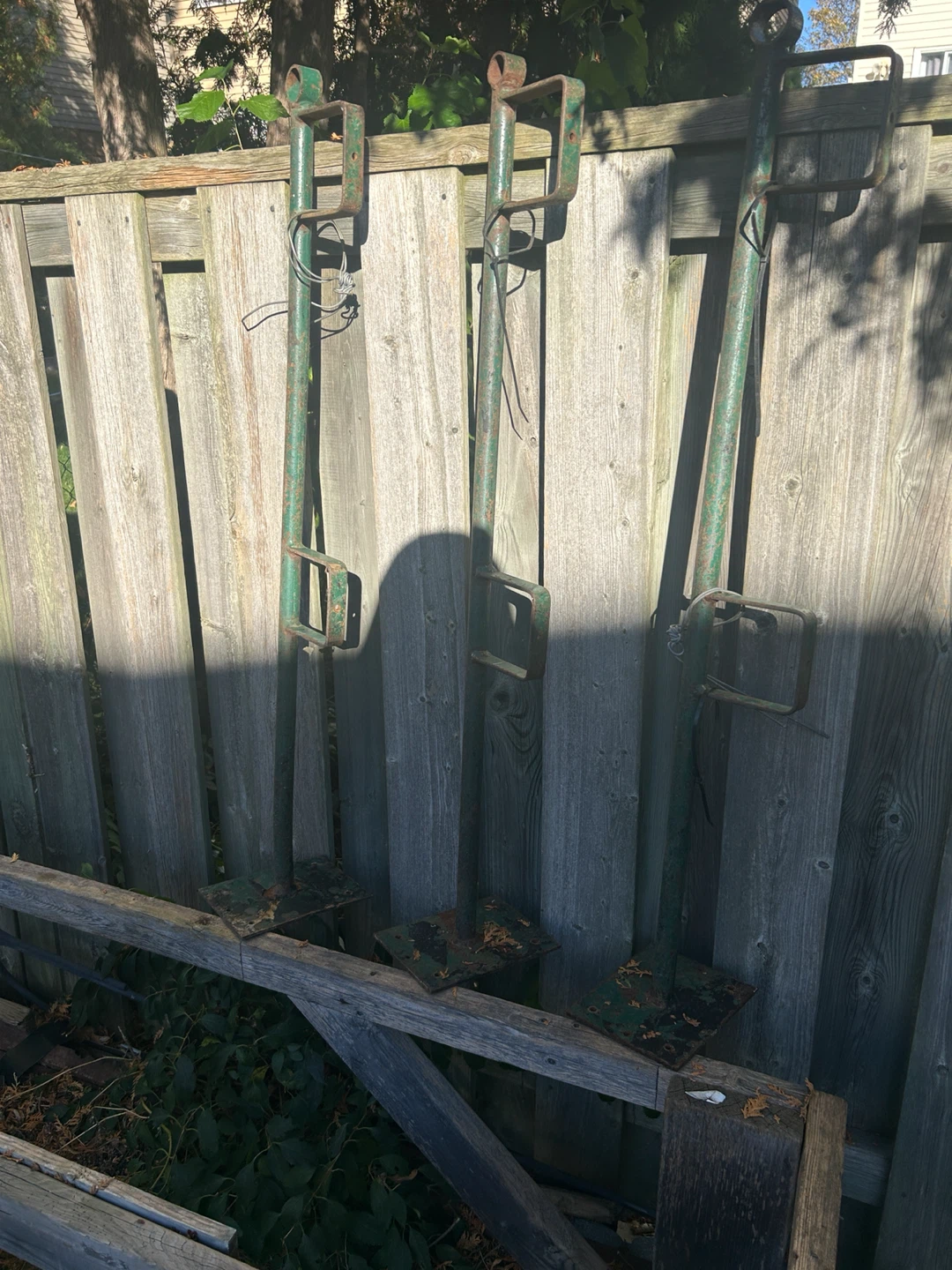 Roof perimeter fall railing - photo 2